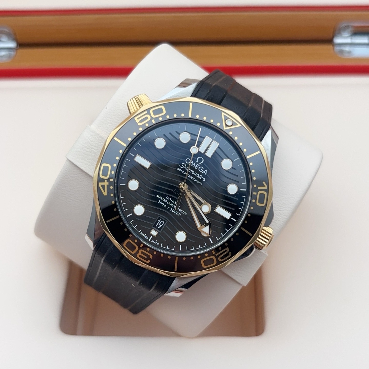 Omega 210.22.42.20.01.001 detail 1