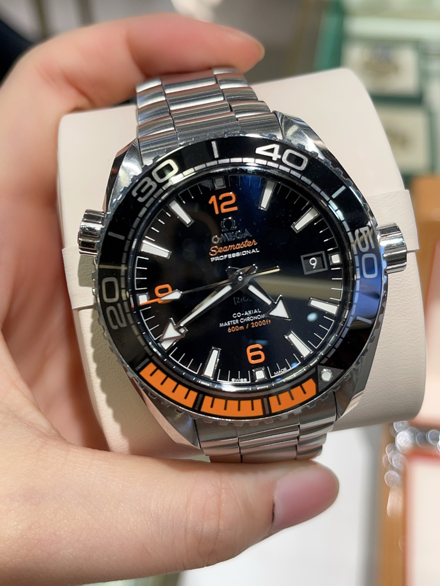 Omega 215.30.44.21.01.002 detail 1