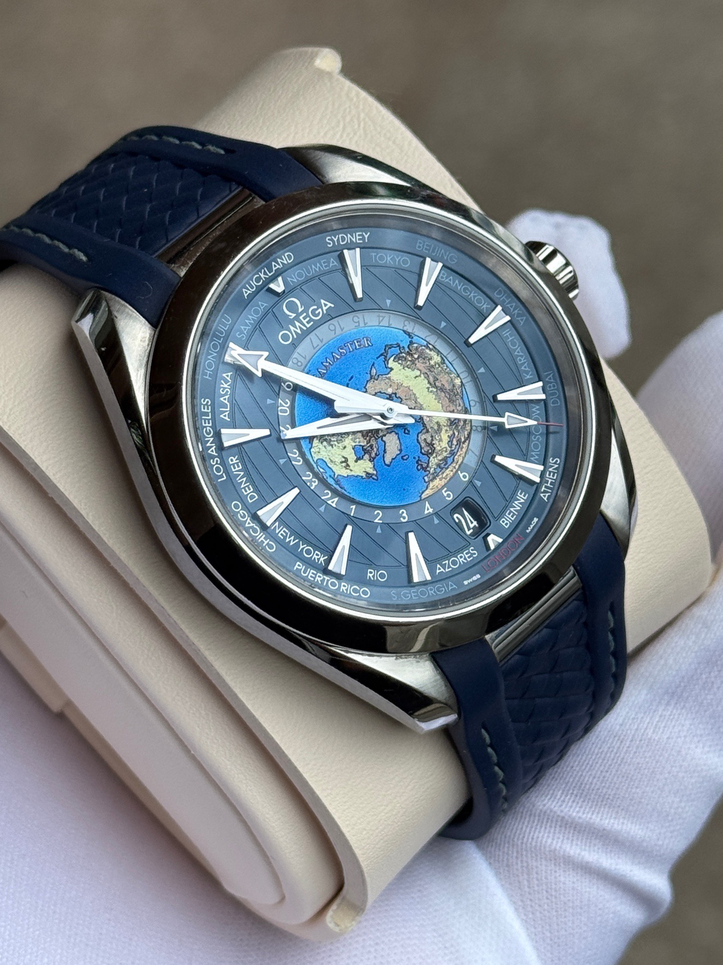 Omega 220.12.43.22.03.001 detail 1