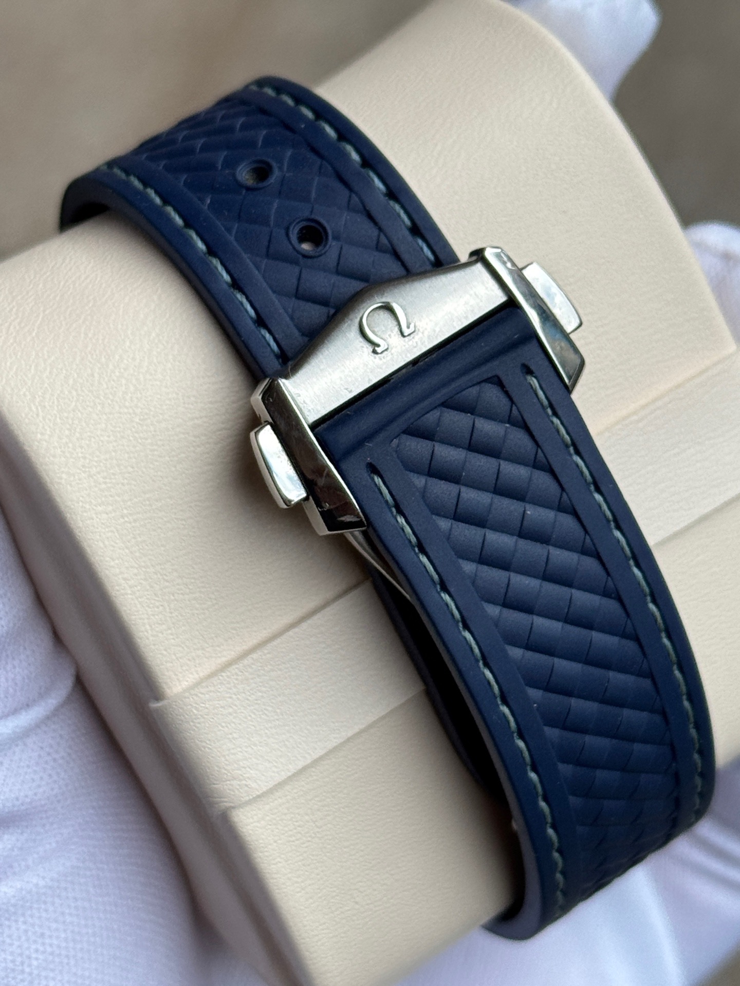 Omega 220.12.43.22.03.001 detail 3
