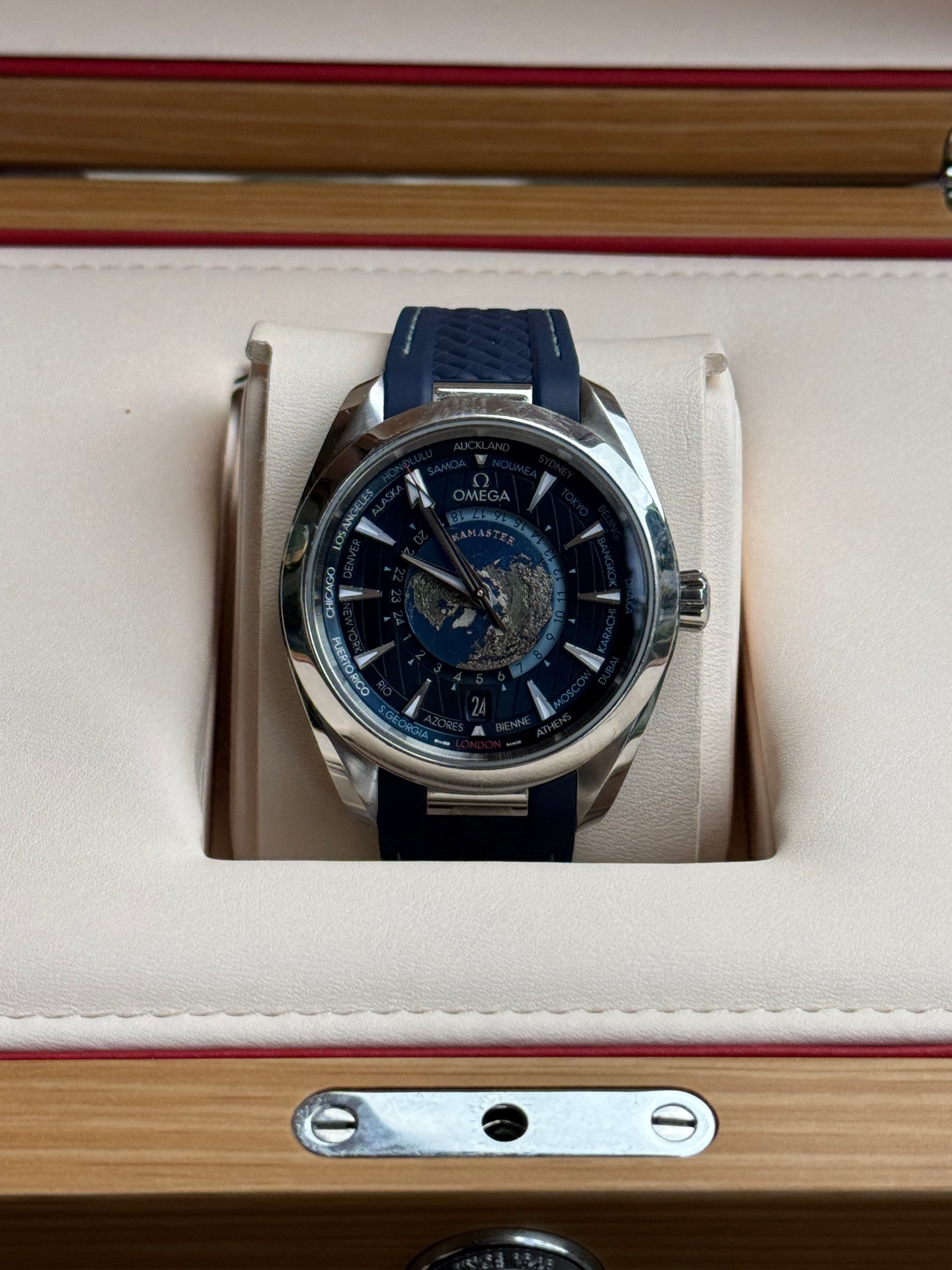 Omega 220.12.43.22.03.001 detail 6
