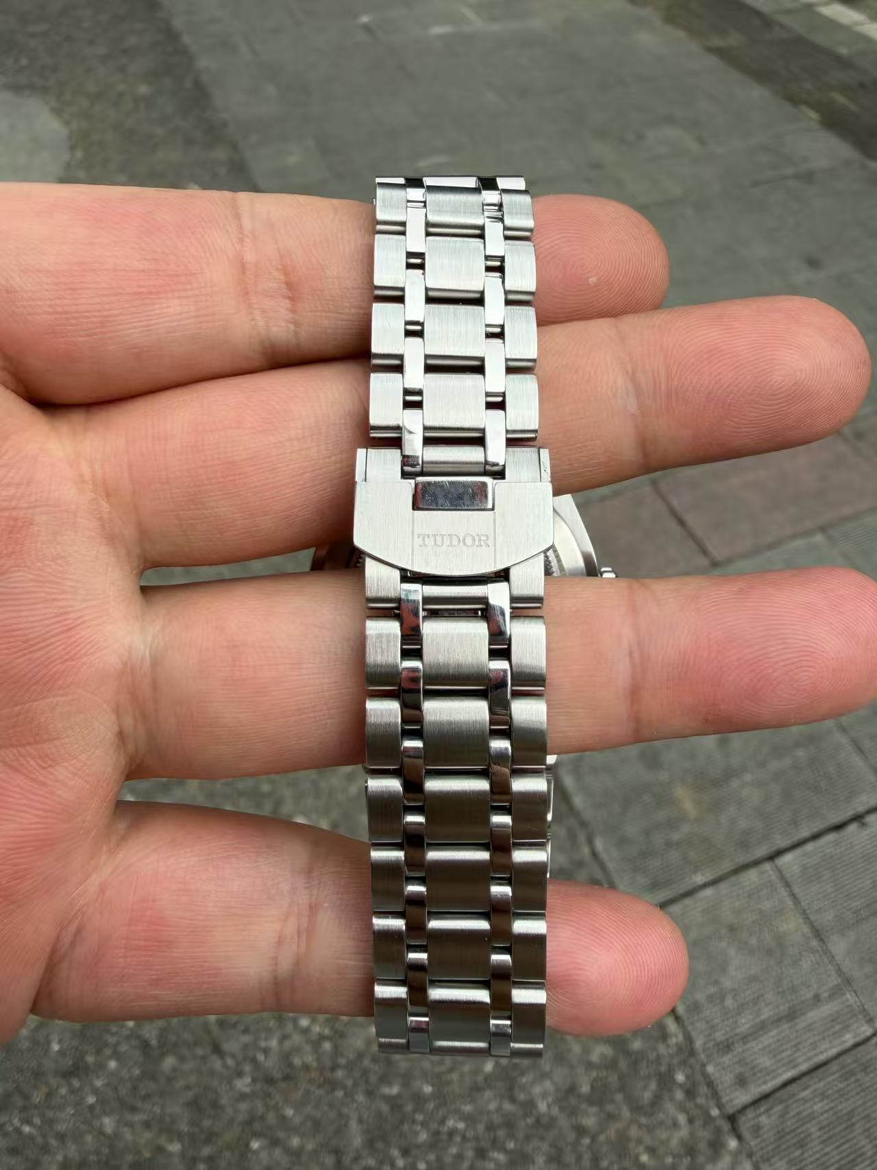 Tudor m28500-0002 detail 3