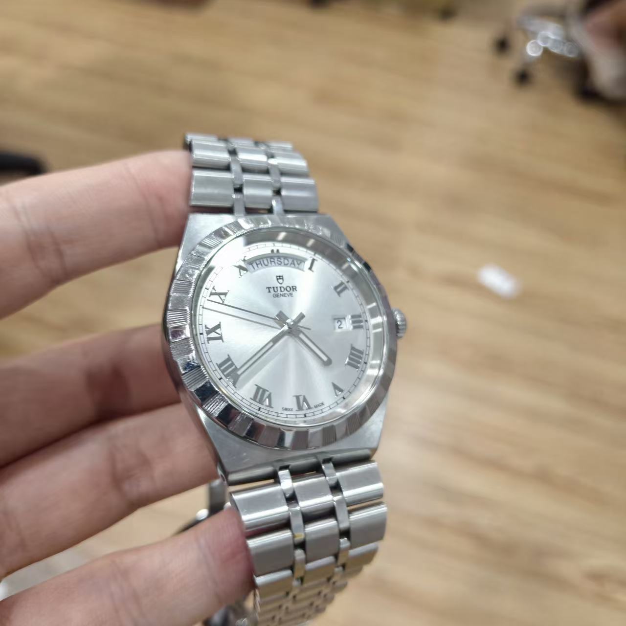 Tudor m28600-0001 detail 4