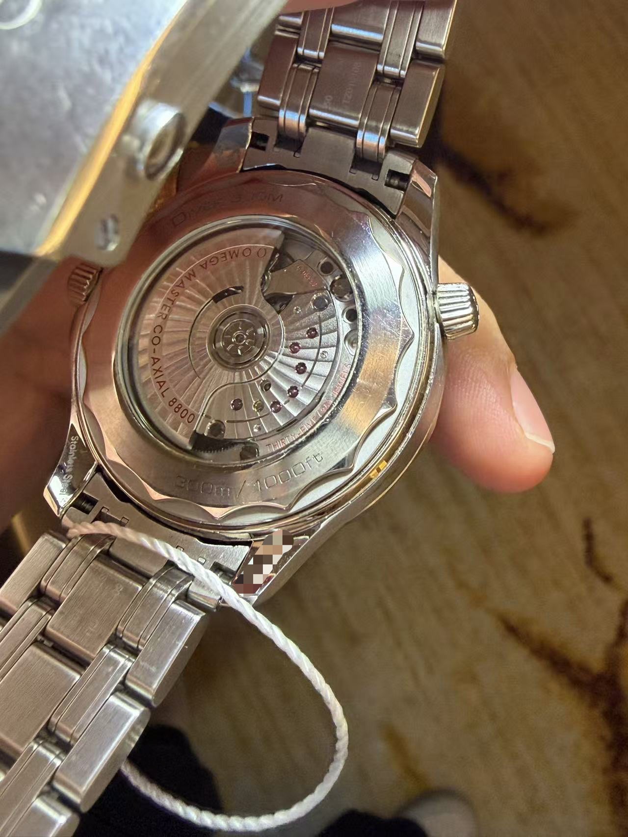 Omega 210.30.42.20.01.001 detail 4