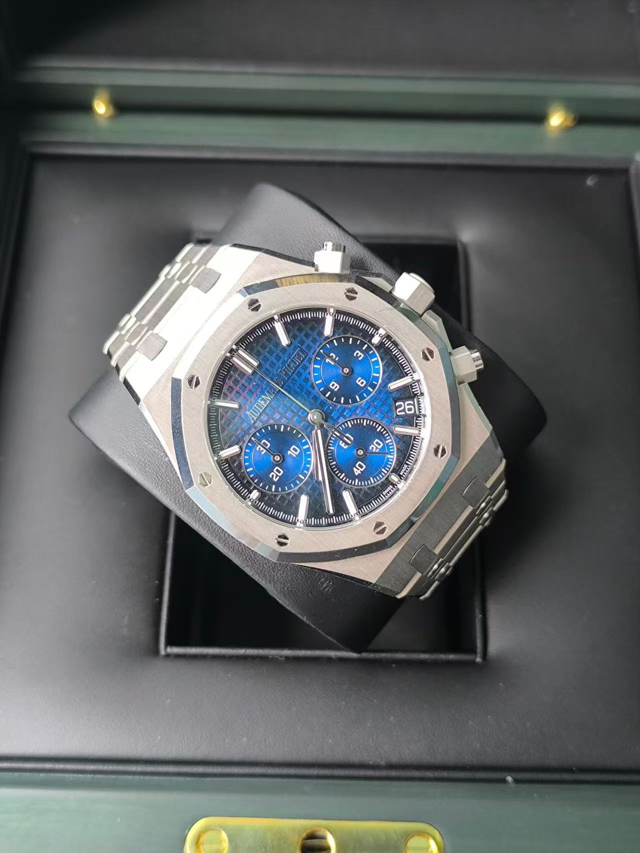 Audemars Piguet 26240BC.OO.1320BC.04 detail 1