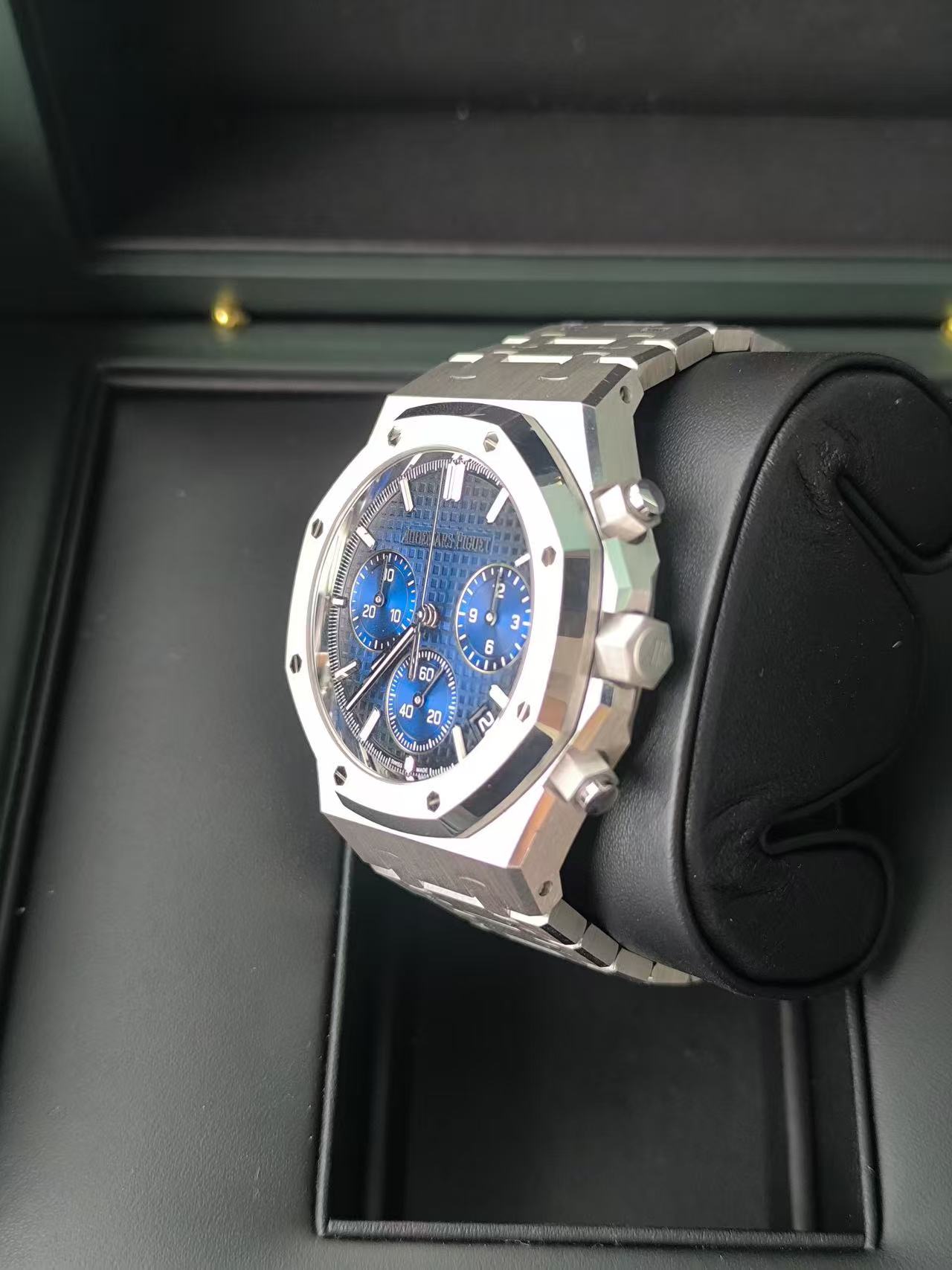 Audemars Piguet 26240BC.OO.1320BC.04 detail 2