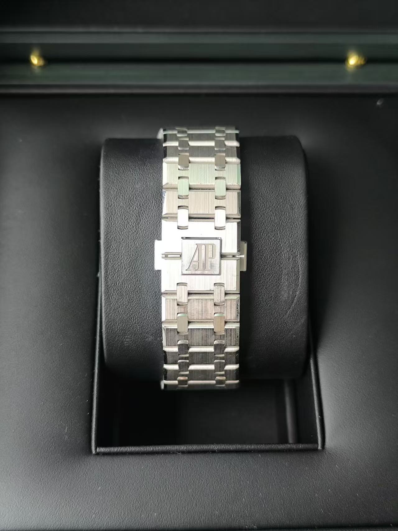 Audemars Piguet 26240BC.OO.1320BC.04 detail 5