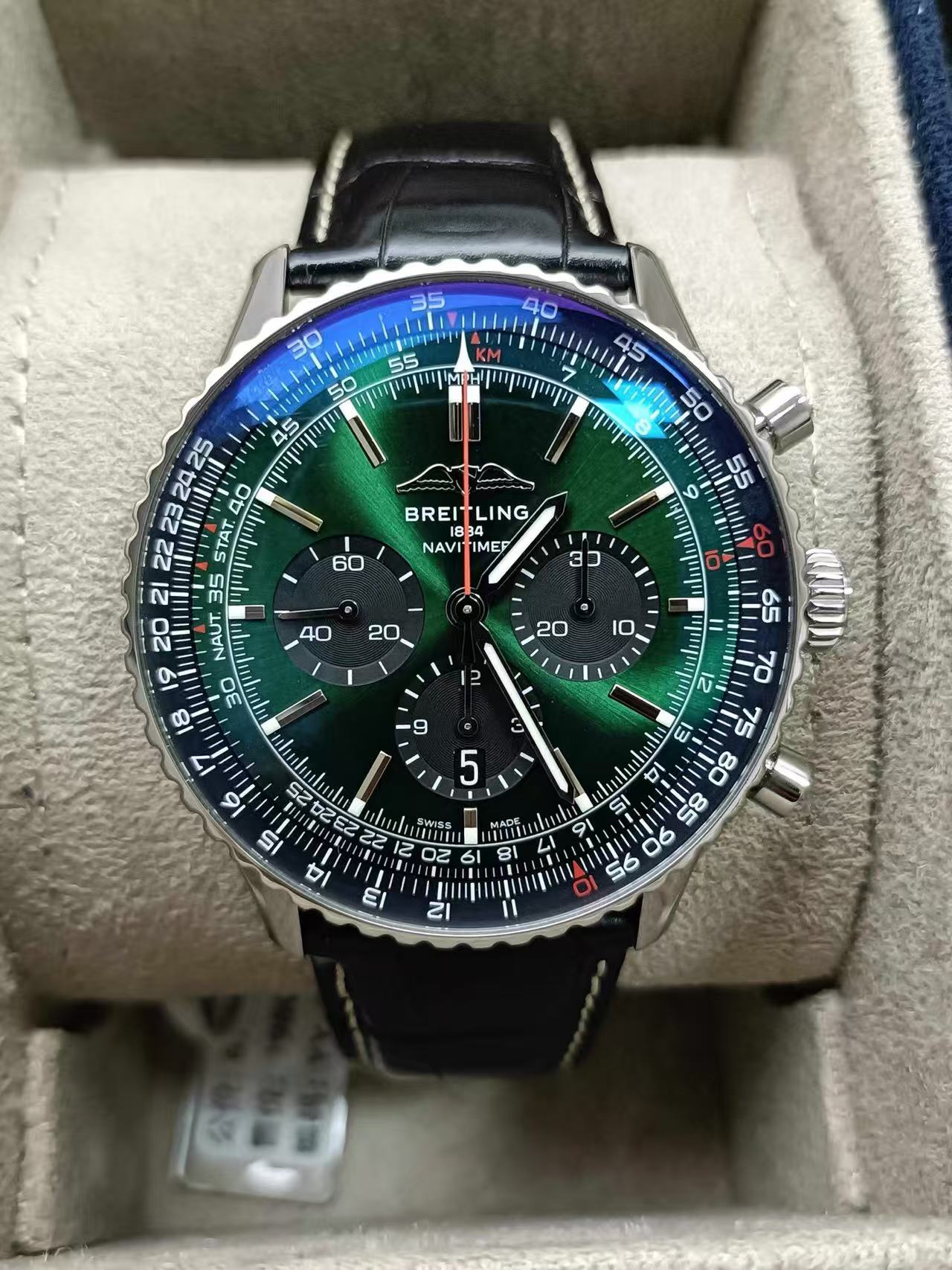 Breitling AB0137241L1P1 detail 1