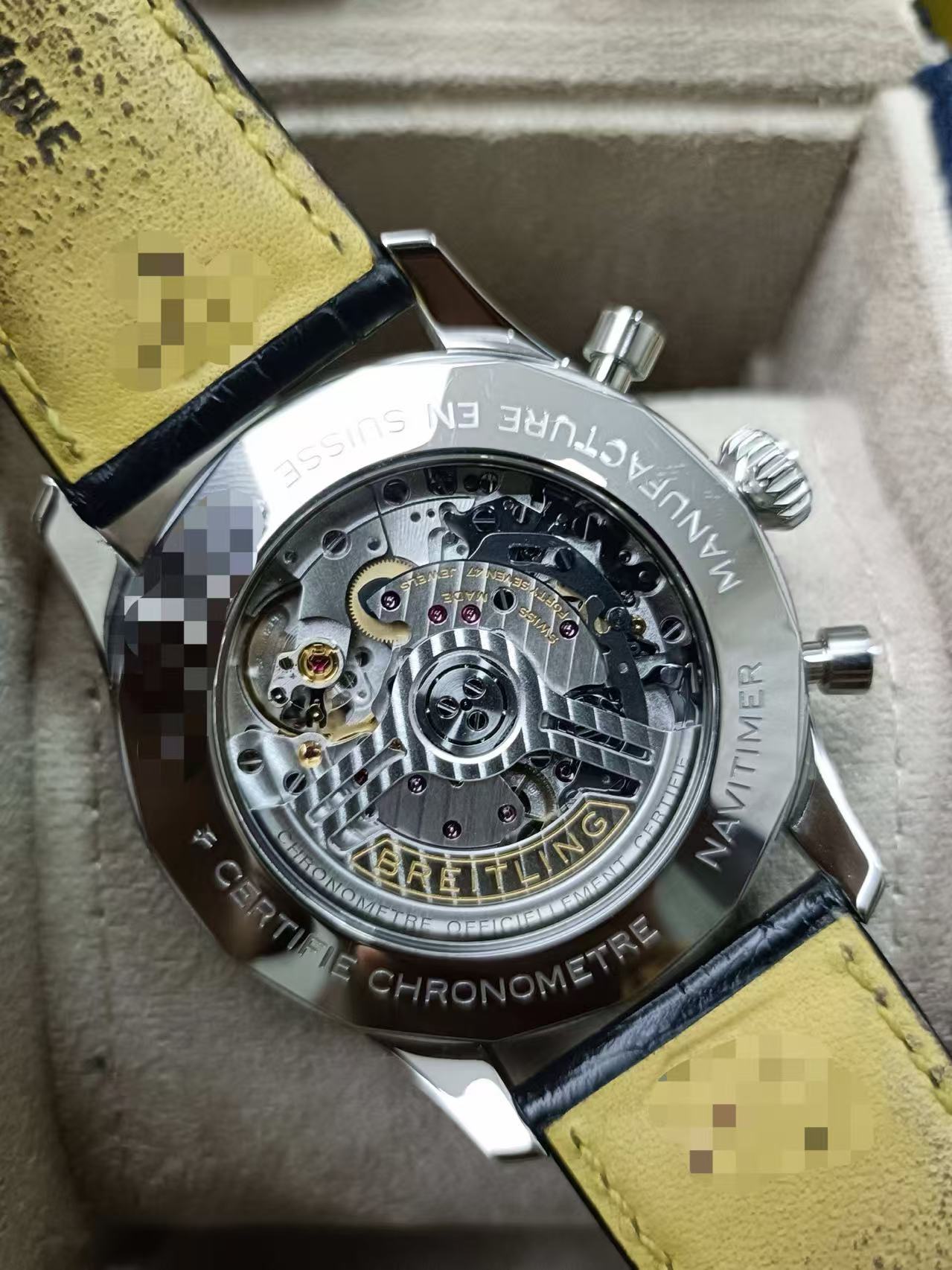 Breitling AB0137241L1P1 detail 3