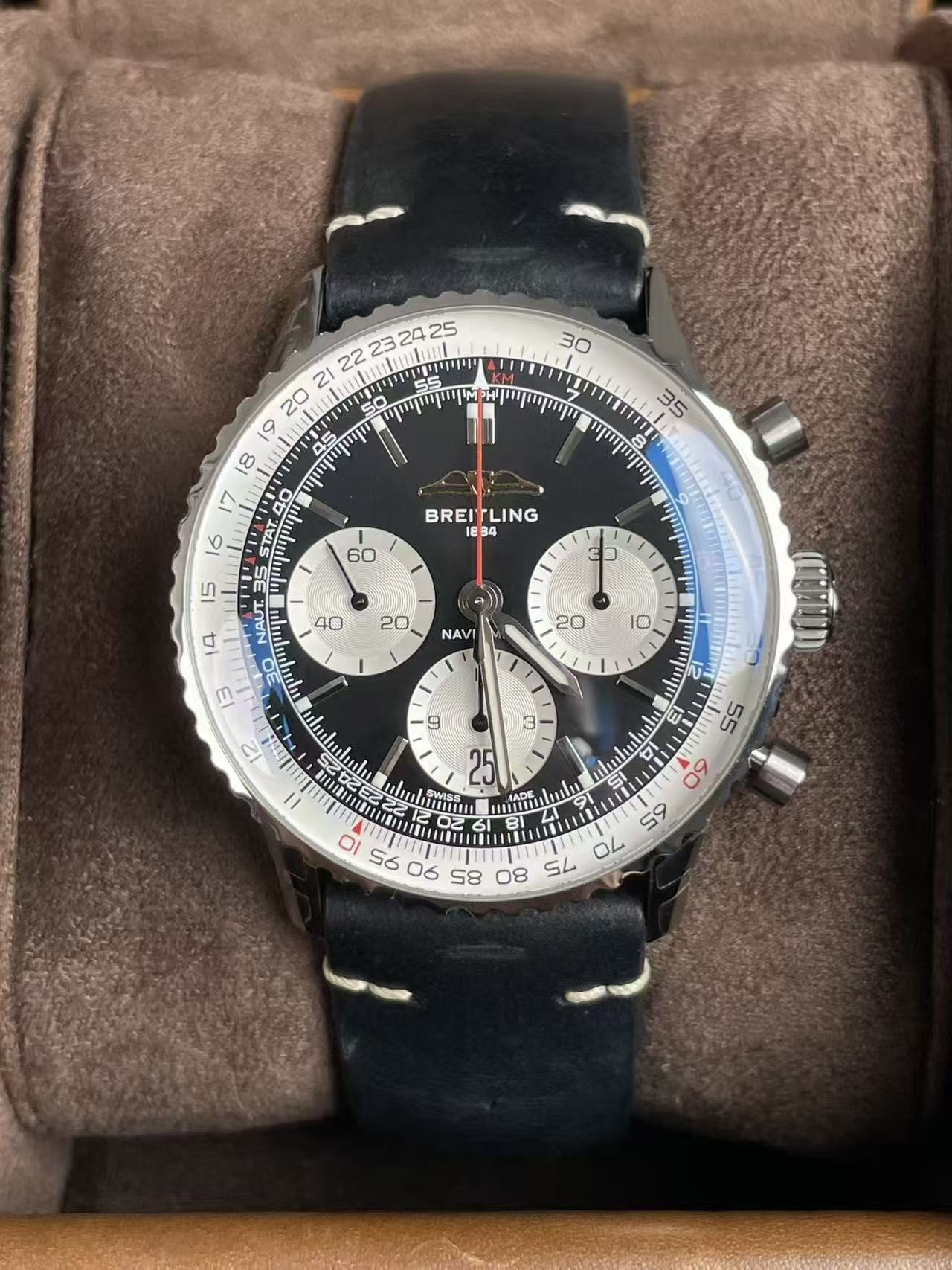 Breitling AB0139211b1p1 detail 1