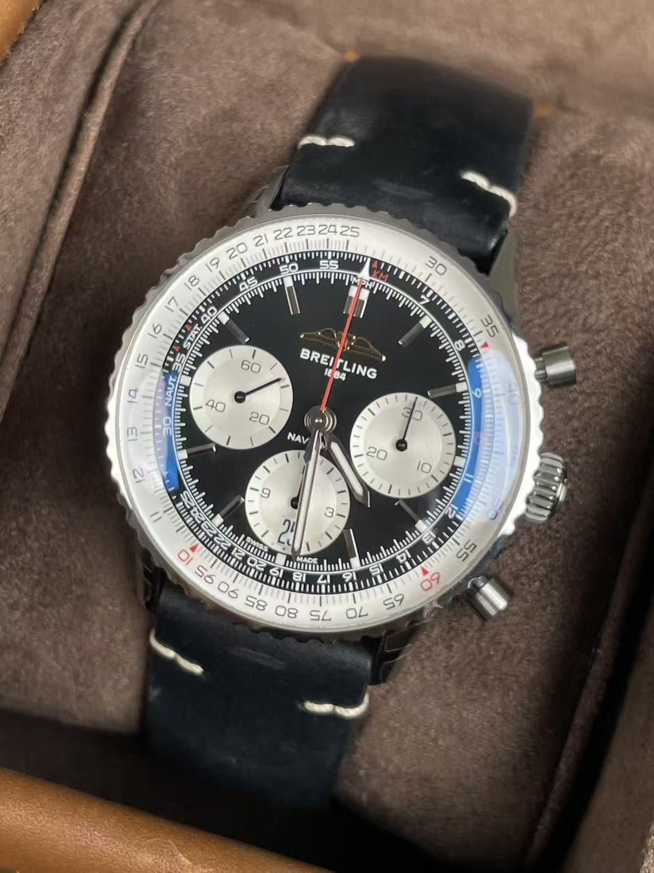 Breitling AB0139211b1p1 detail 2