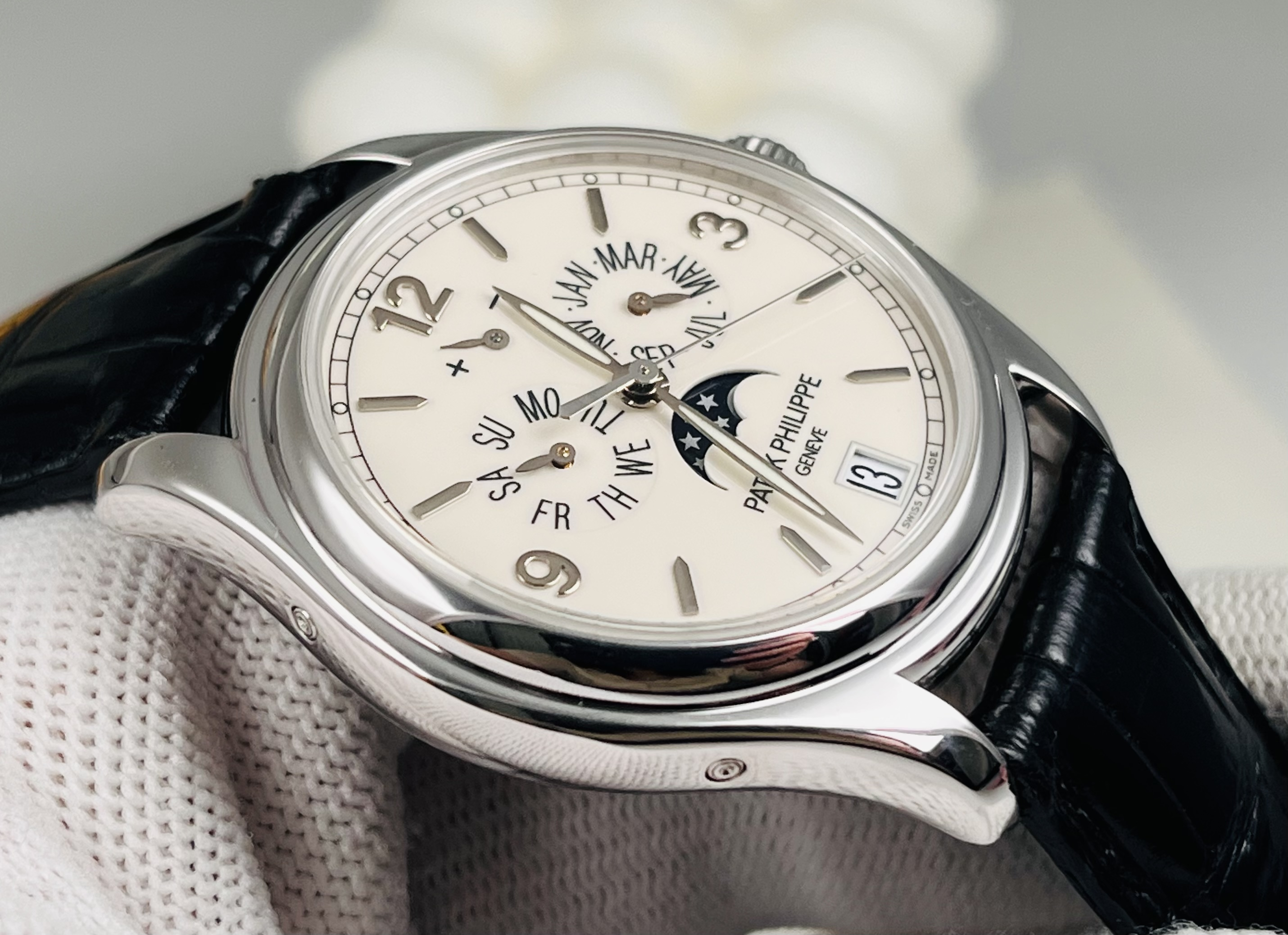 Patek Philippe 5146G-001 detail 2