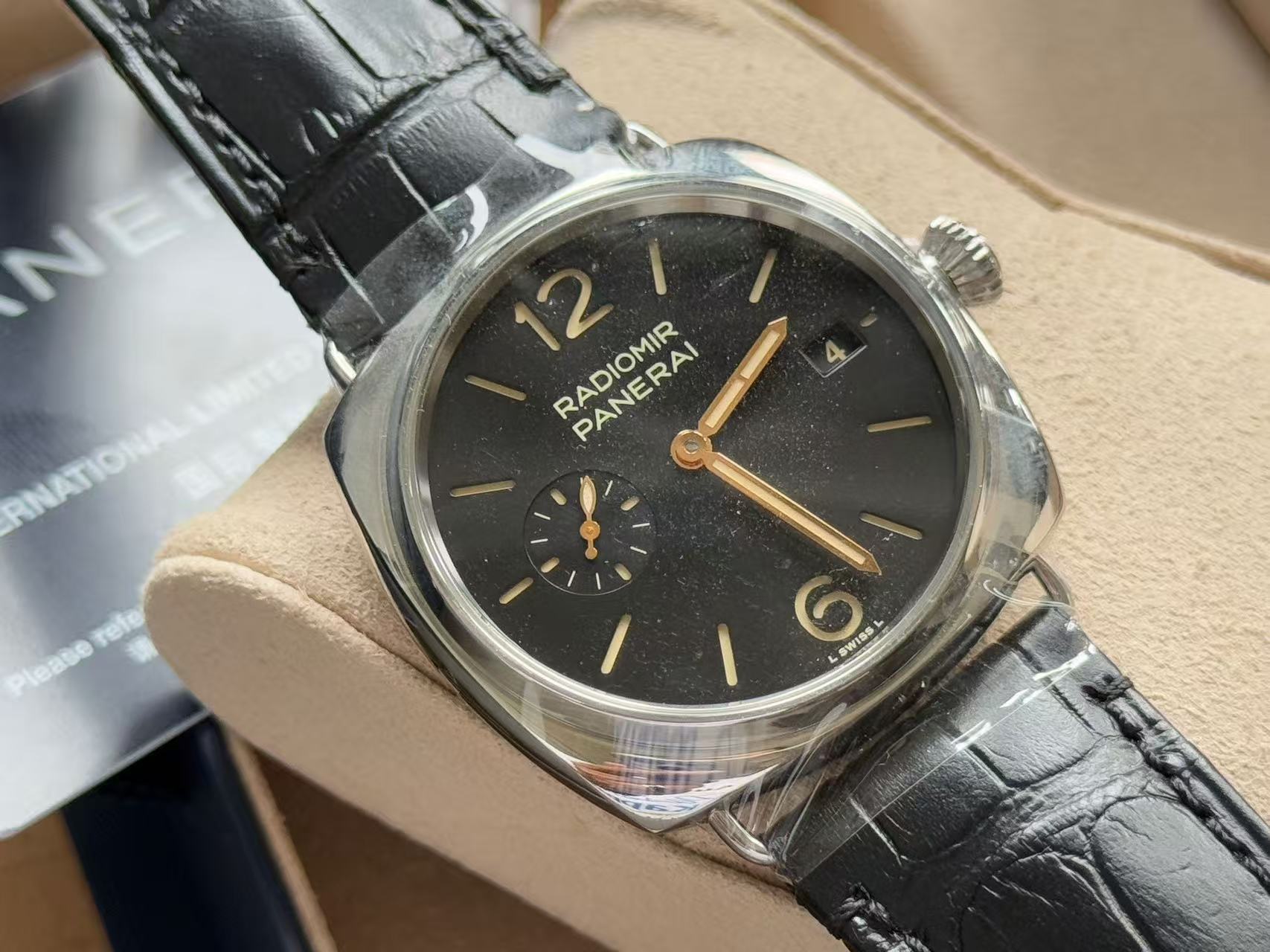 Panerai PAM01294 detail 1