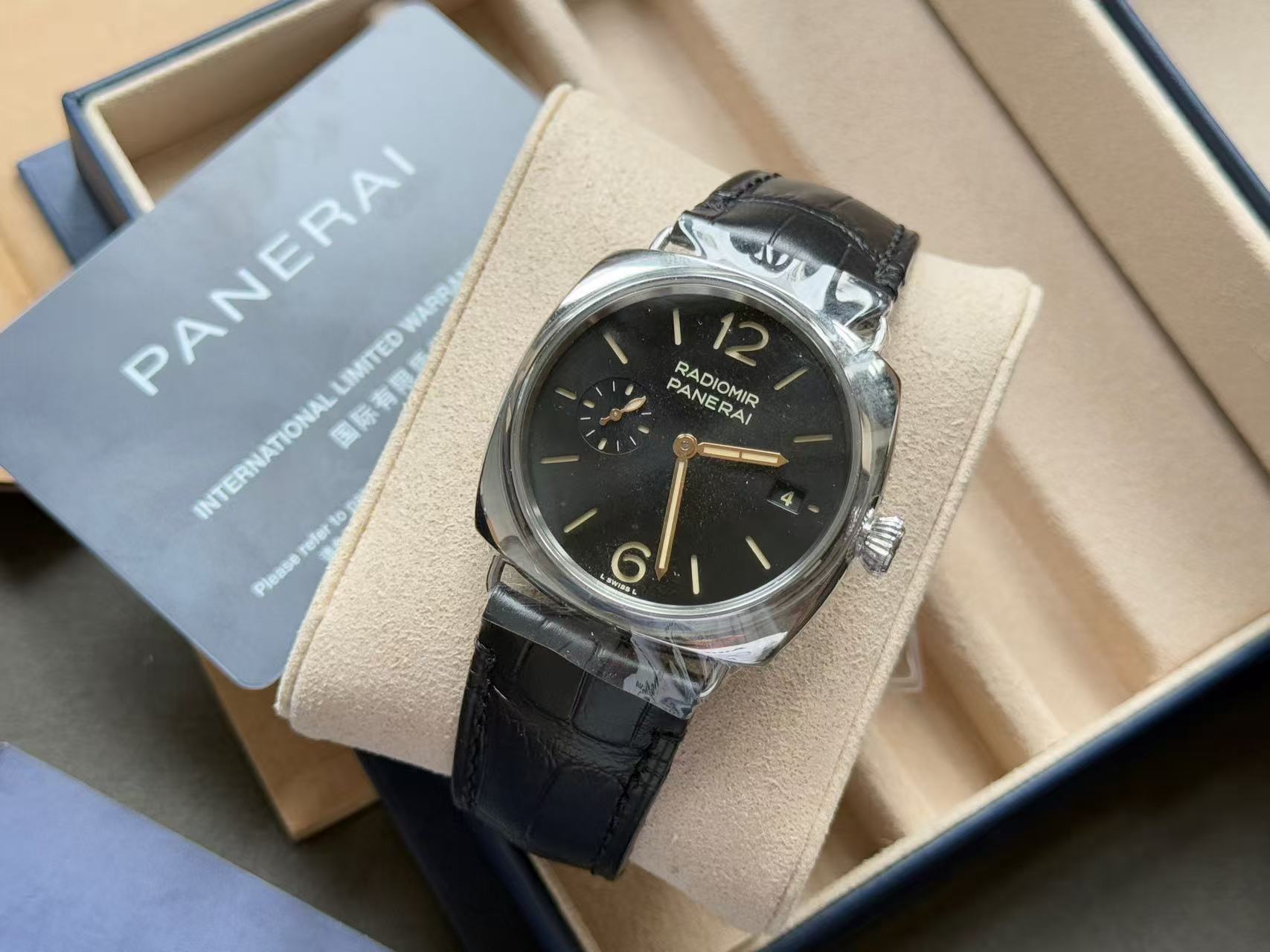Panerai PAM01294 detail 3