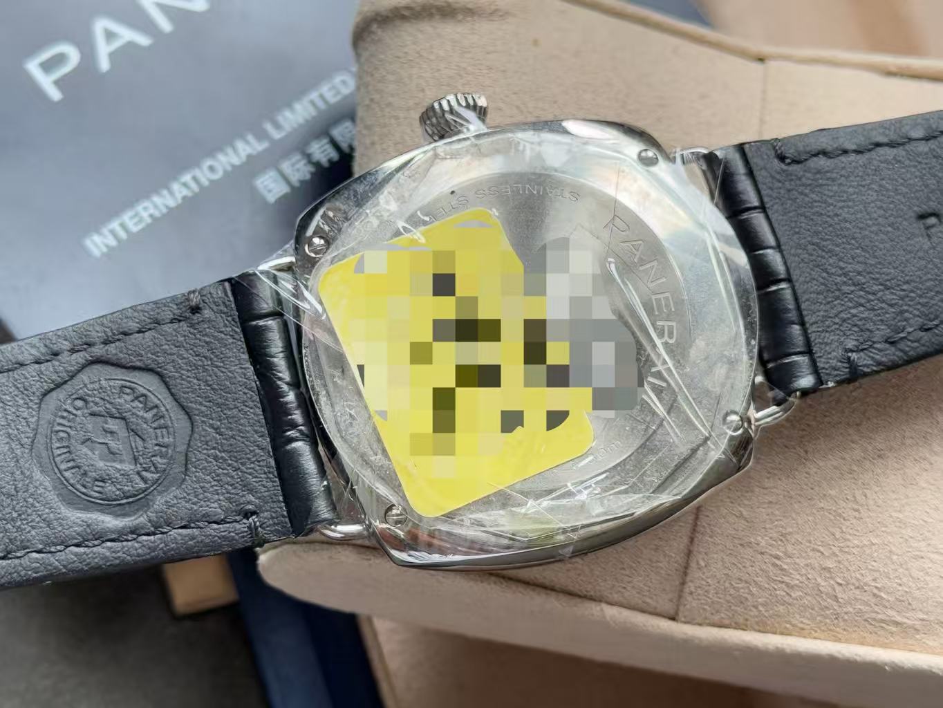 Panerai PAM01294 detail 4