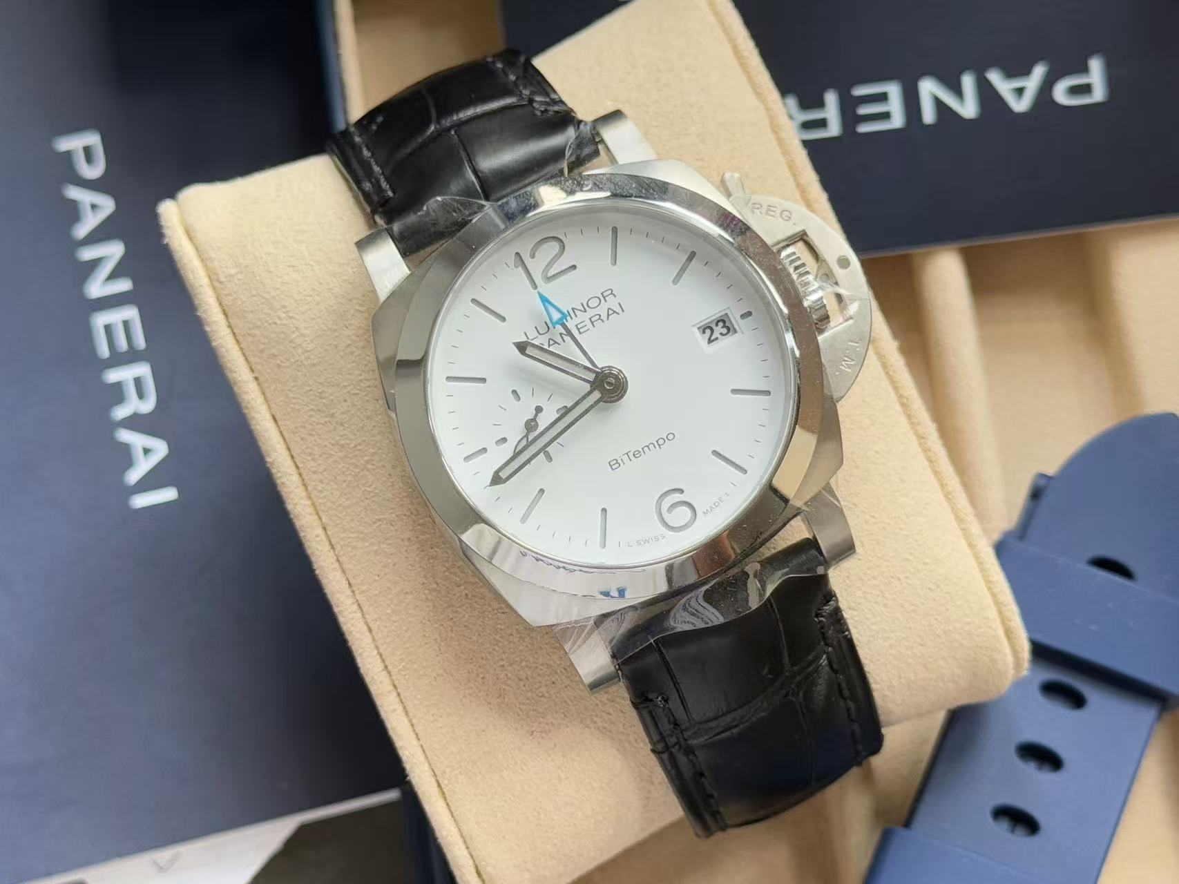 Panerai PAM01367 detail 3