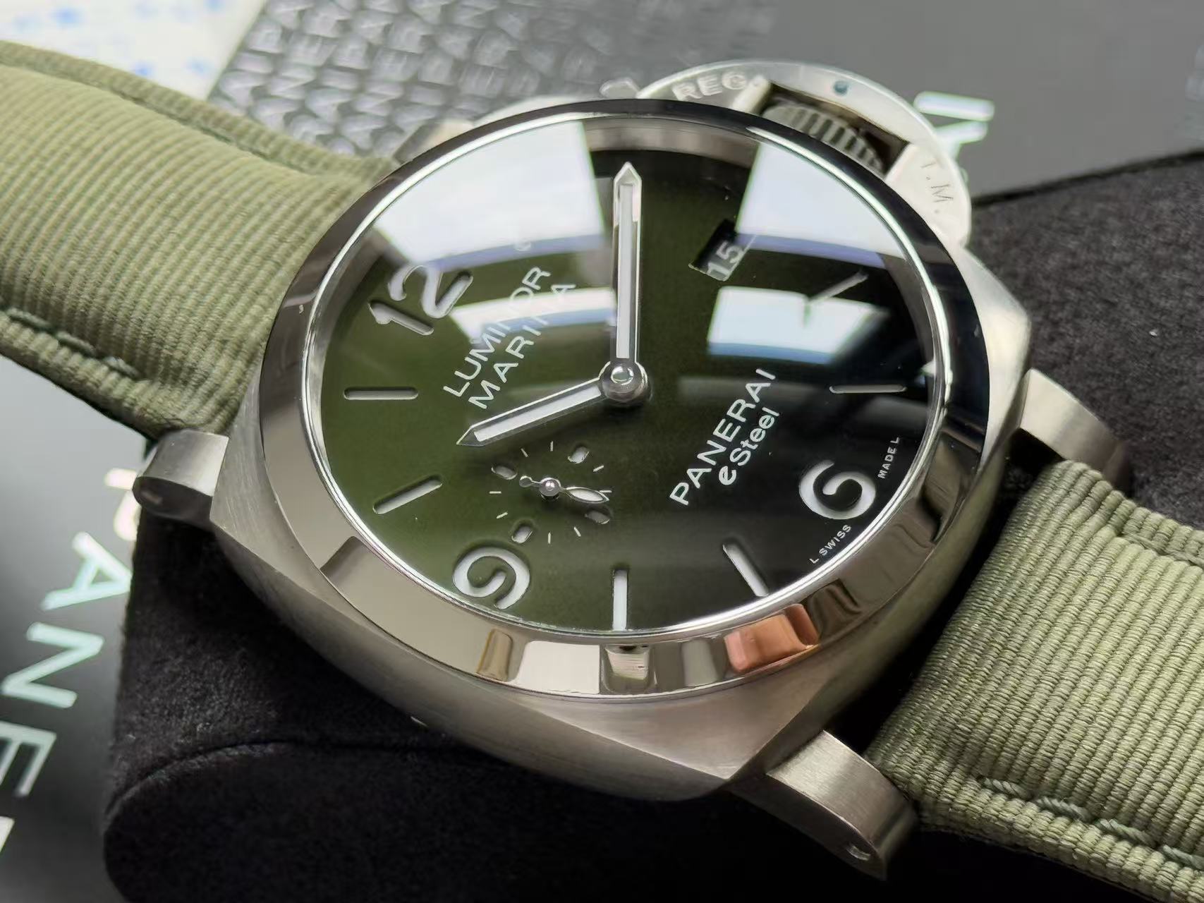 Panerai PAM01356 detail 2