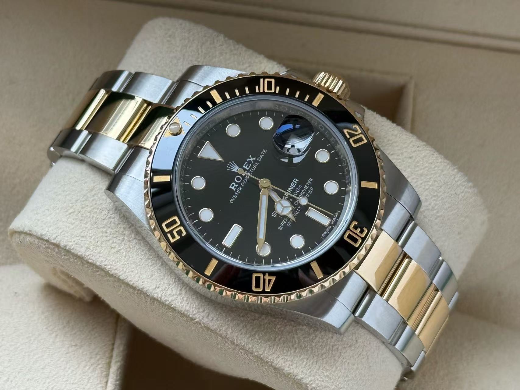 Rolex 116613LN-0001 detail 1