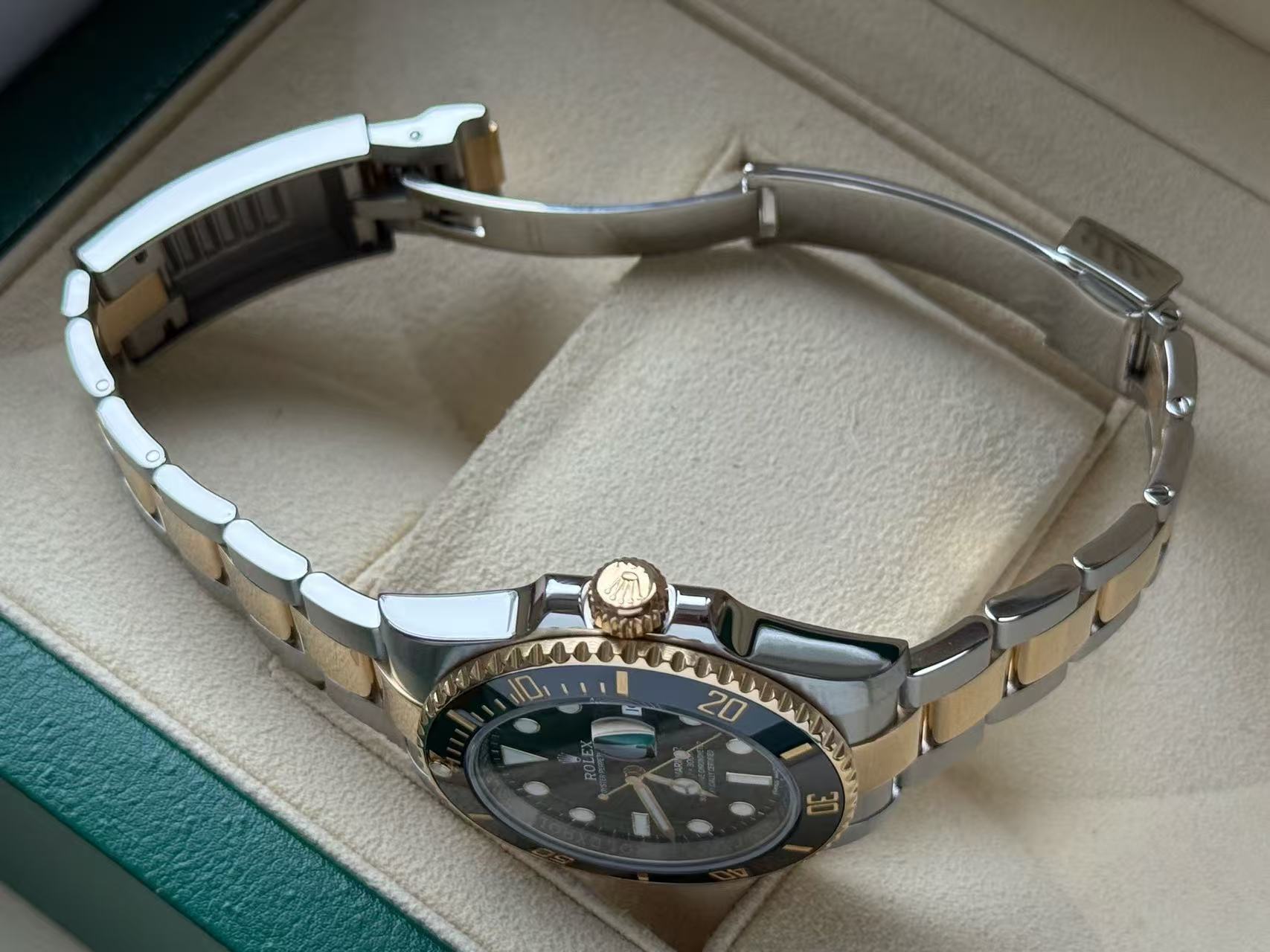 Rolex 116613LN-0001 detail 2