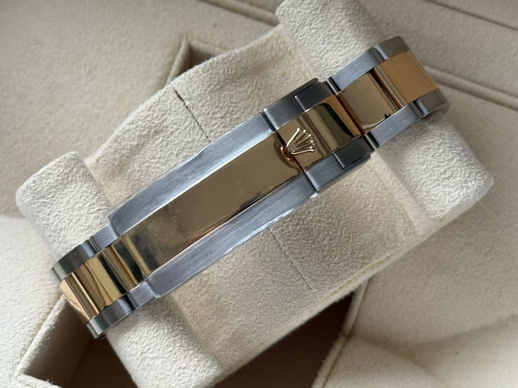 Rolex 116613LN-0001 detail 4