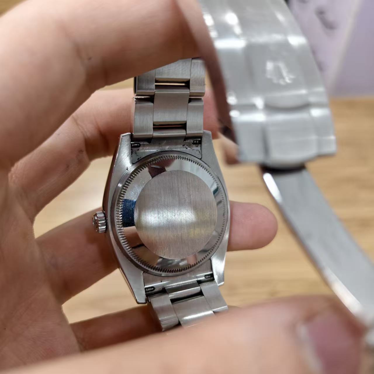 Rolex 114200-0019 detail 3