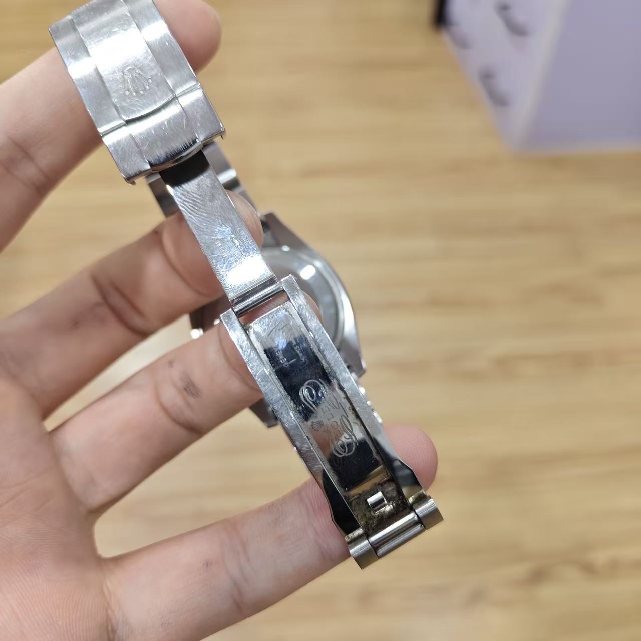 Rolex 114200-0019 detail 4