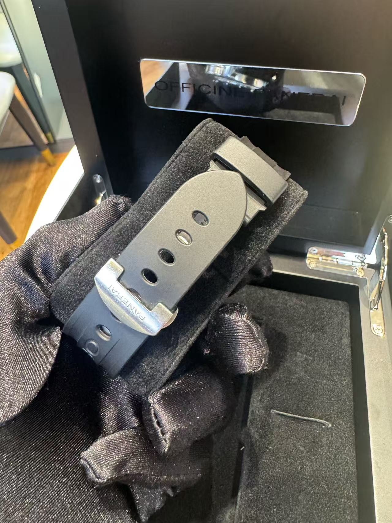 Panerai PAM01024 detail 1