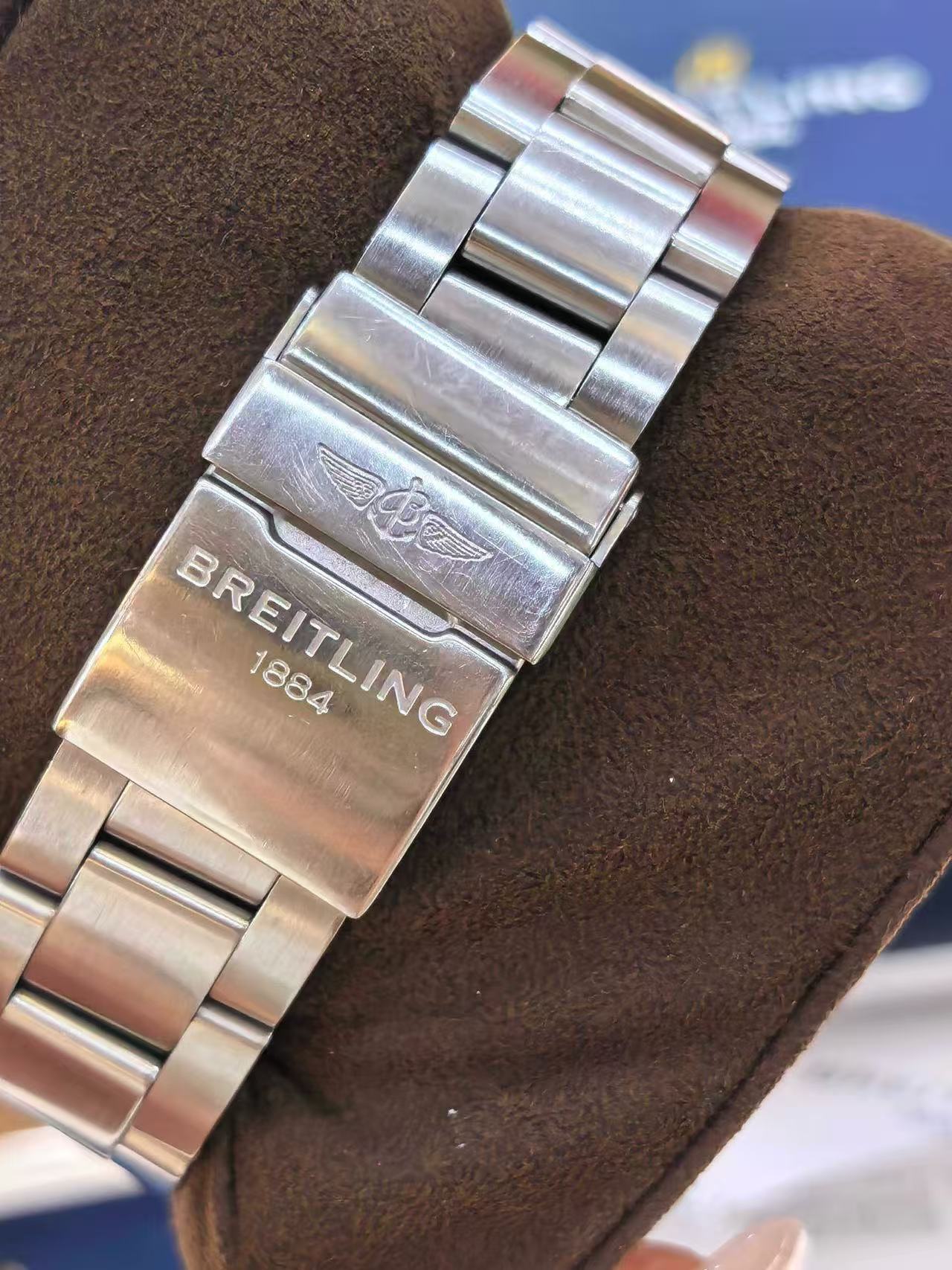 Breitling A17366021B1A1 detail 2