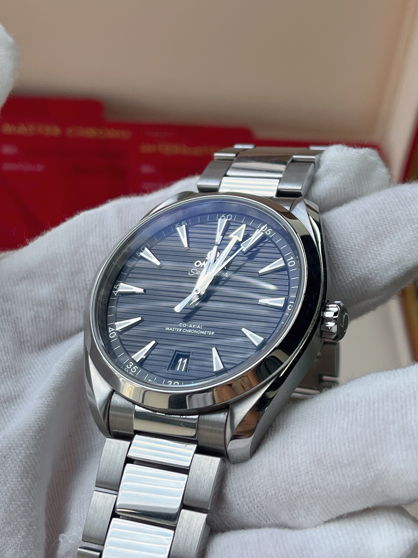Omega 220.10.41.21.01.001 detail 2