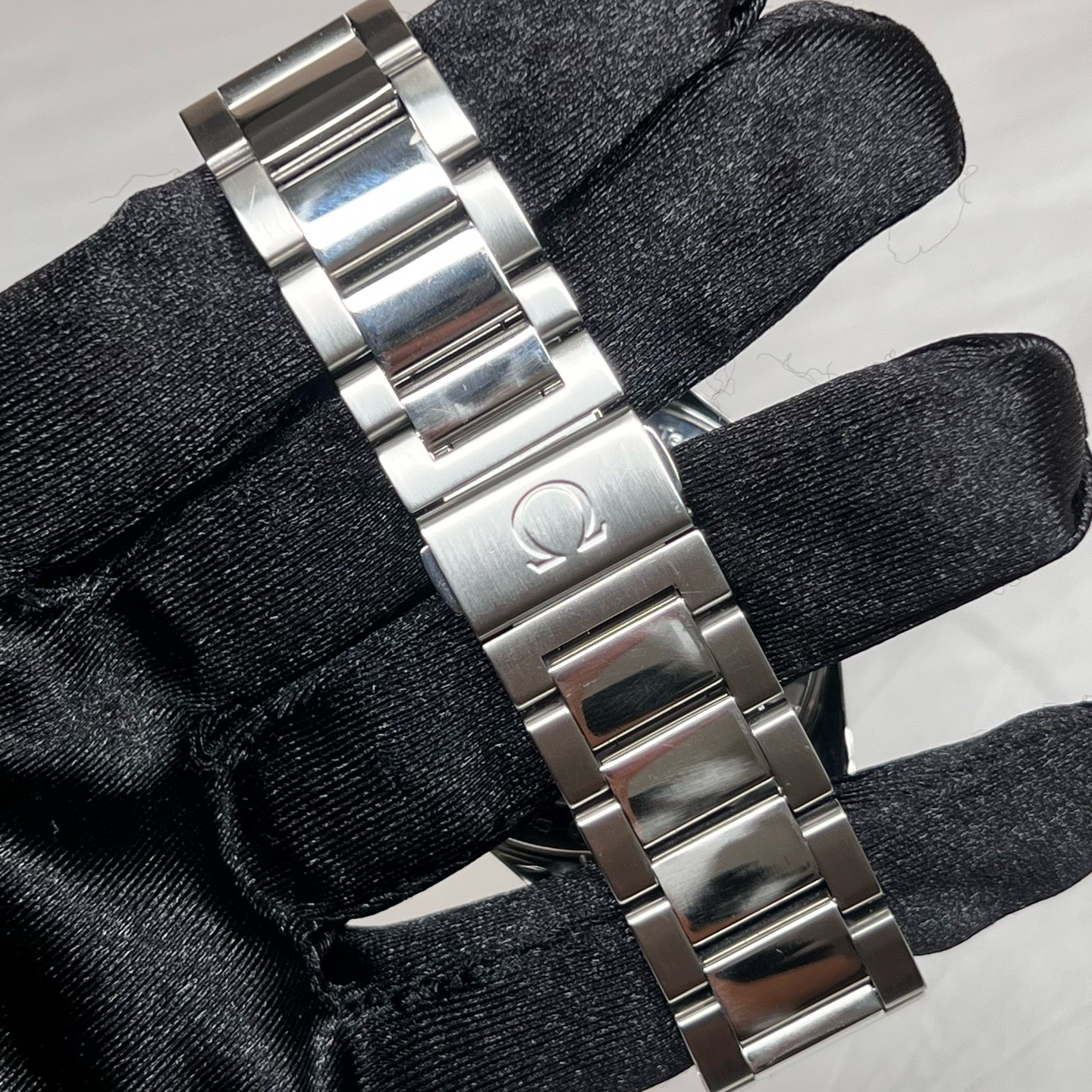 Omega 231.10.42.21.02.002 detail 7