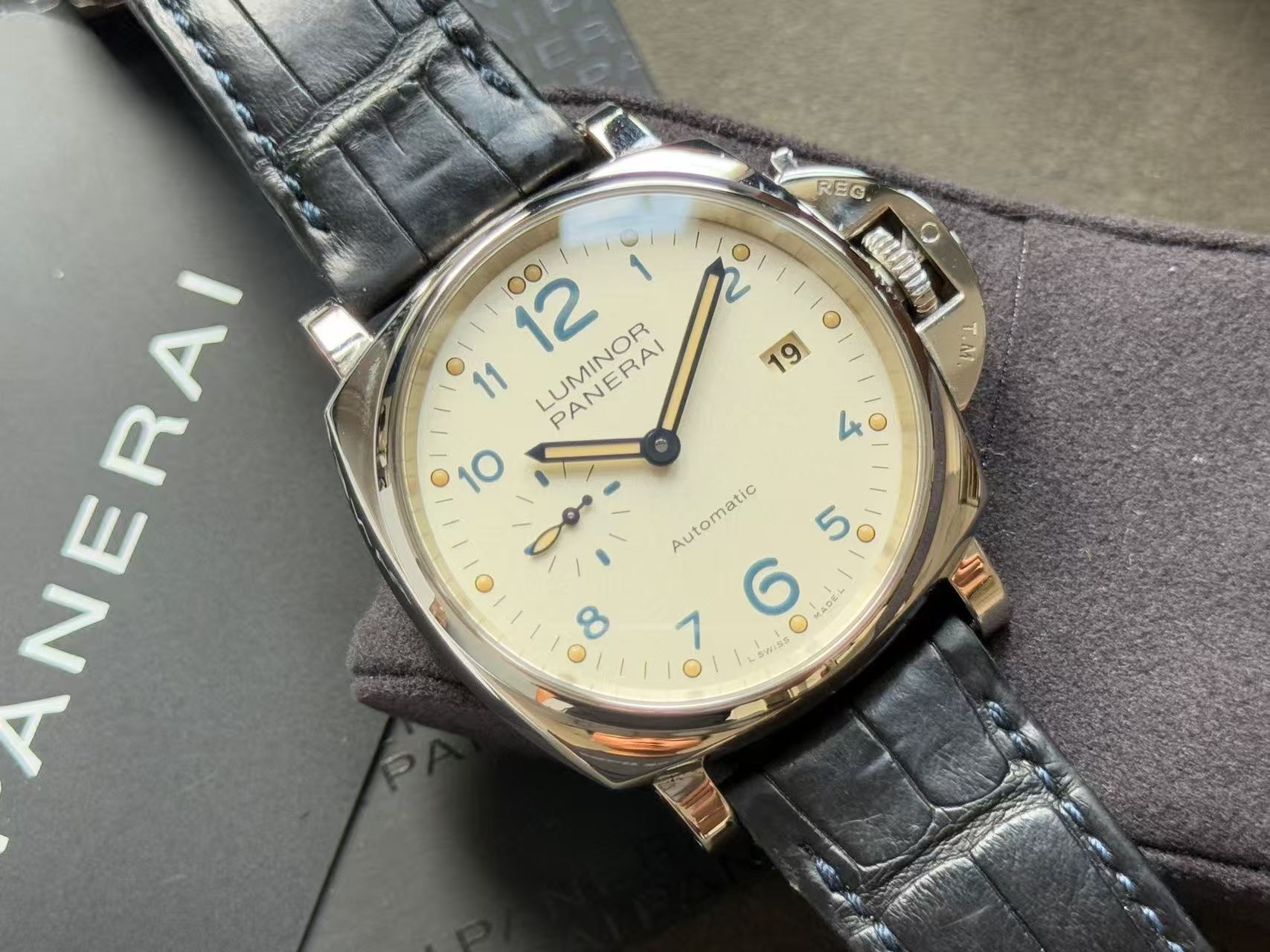 Panerai PAM00906 detail 3