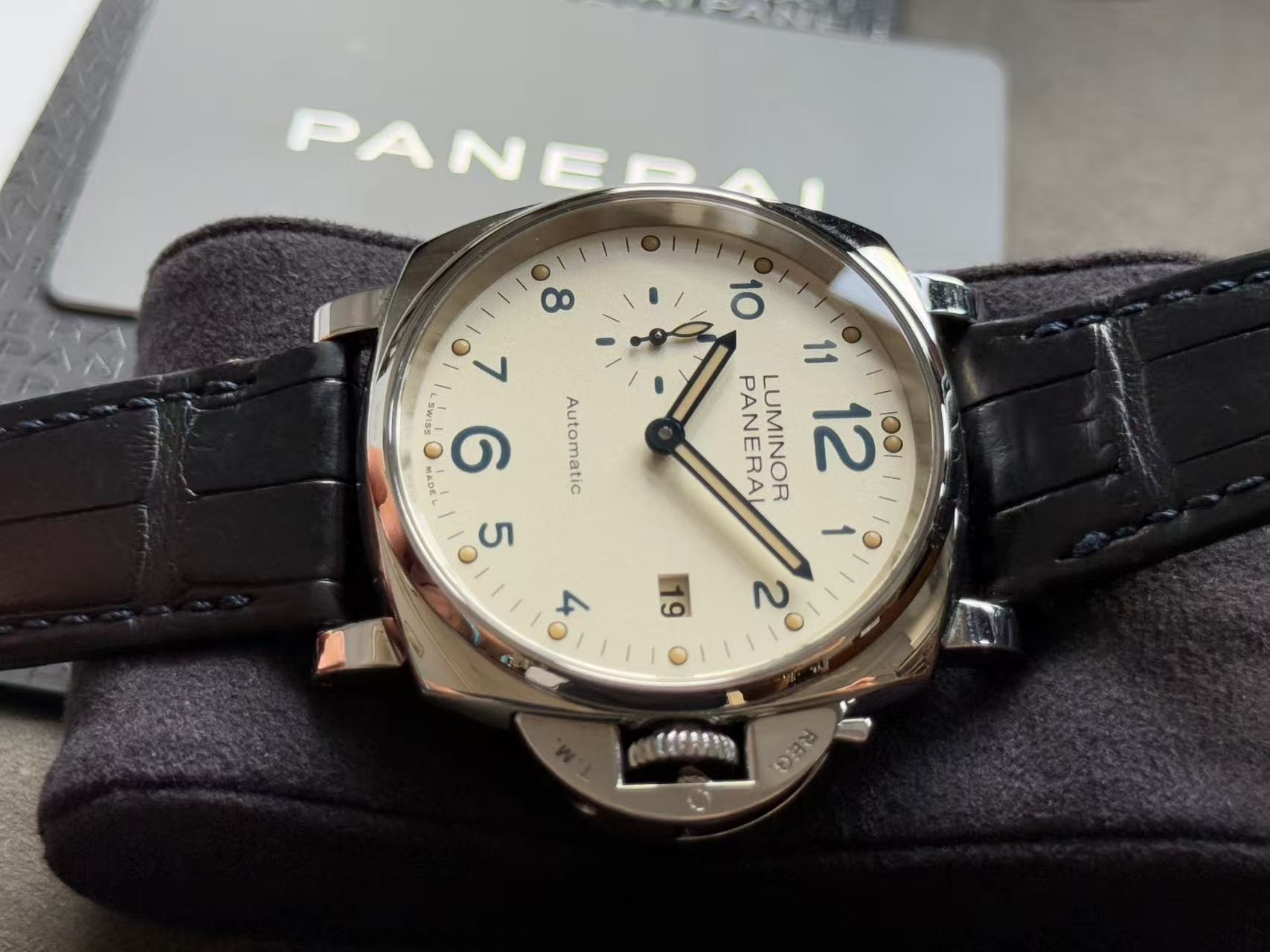 Panerai PAM00906 detail 2