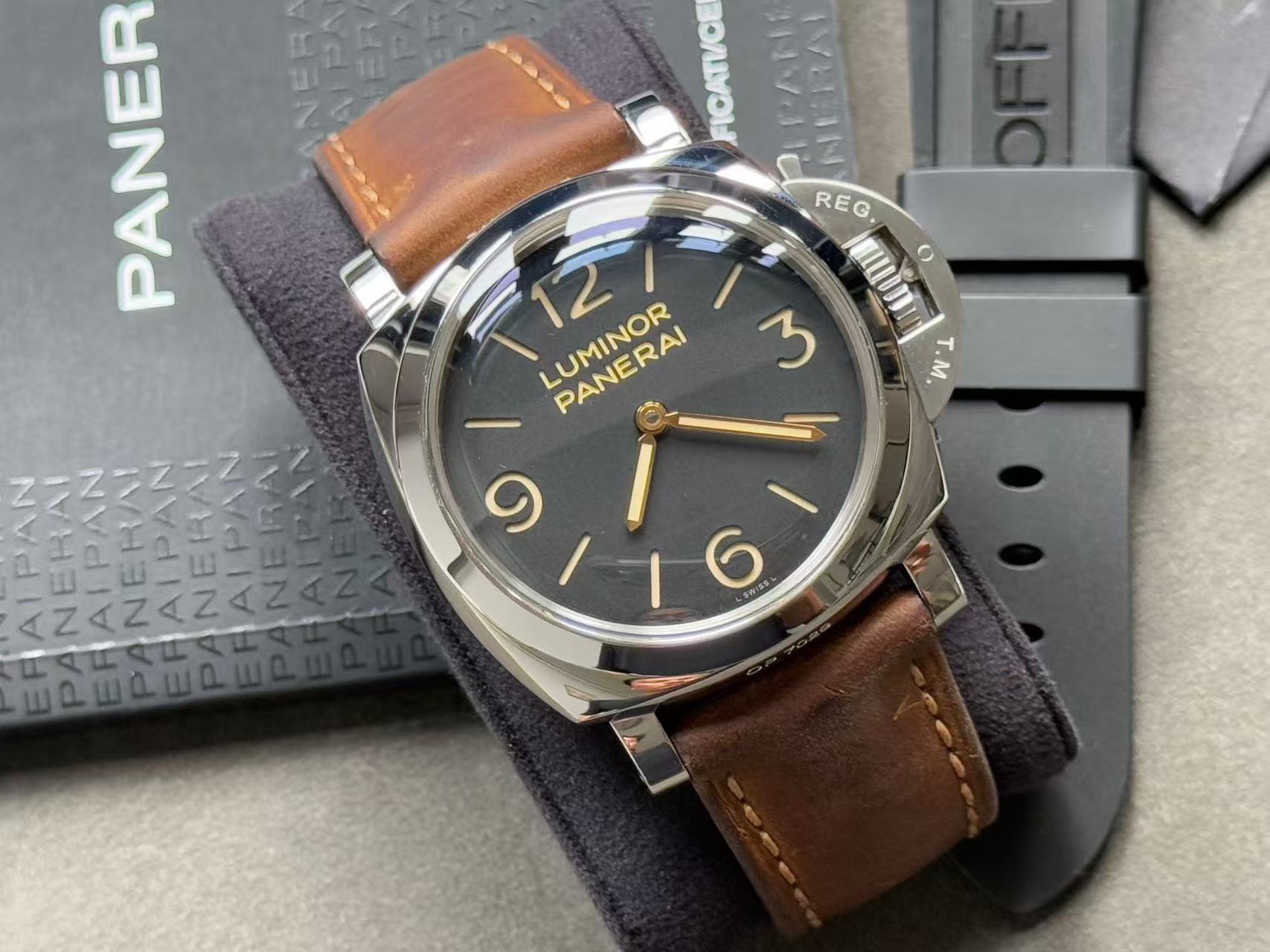 Panerai PAM00372 detail 1