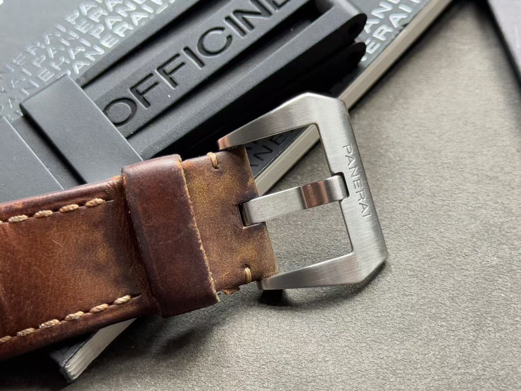 Panerai PAM00372 detail 6