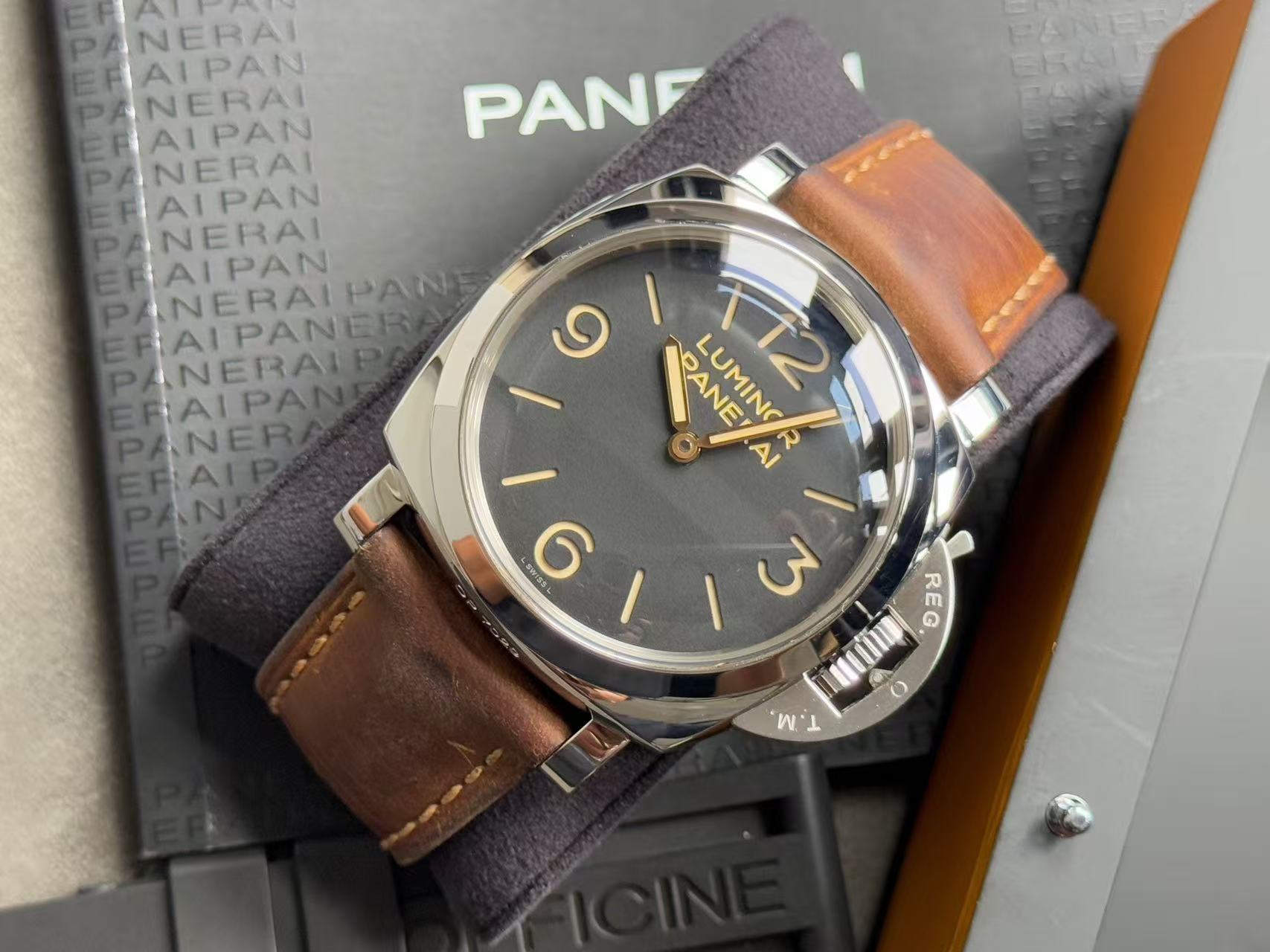 Panerai PAM00372 detail 2