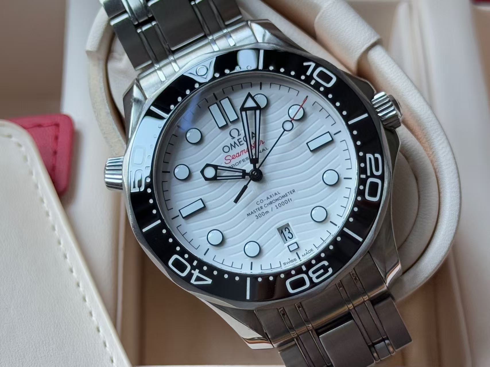 Omega 210.30.42.20.04.001 detail 2