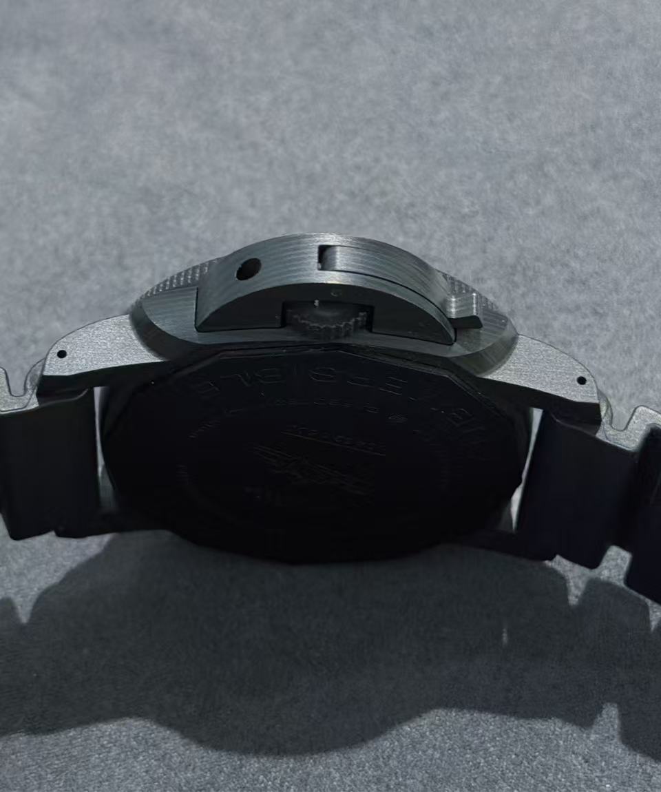 Panerai PAM01616 detail 2