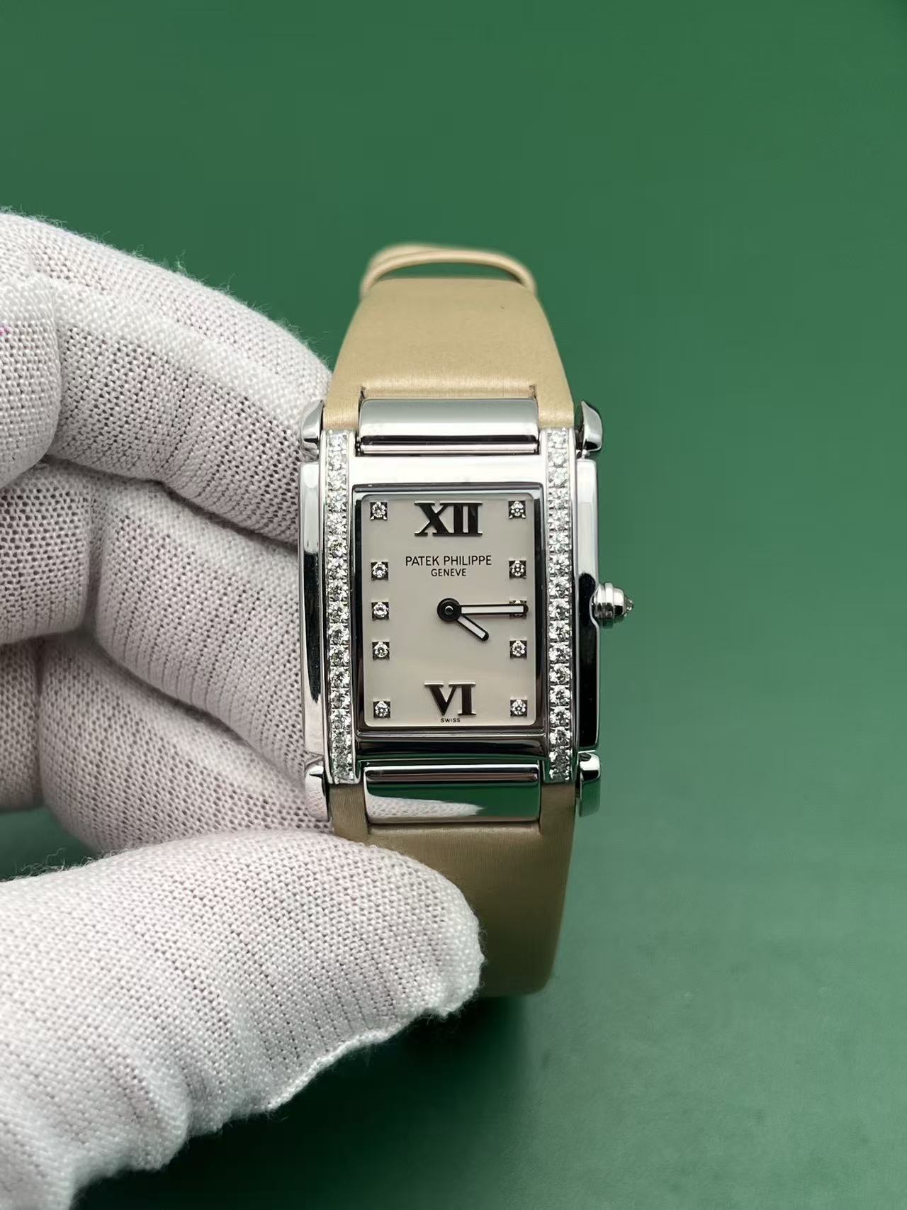 Patek Philippe 4920-G-010