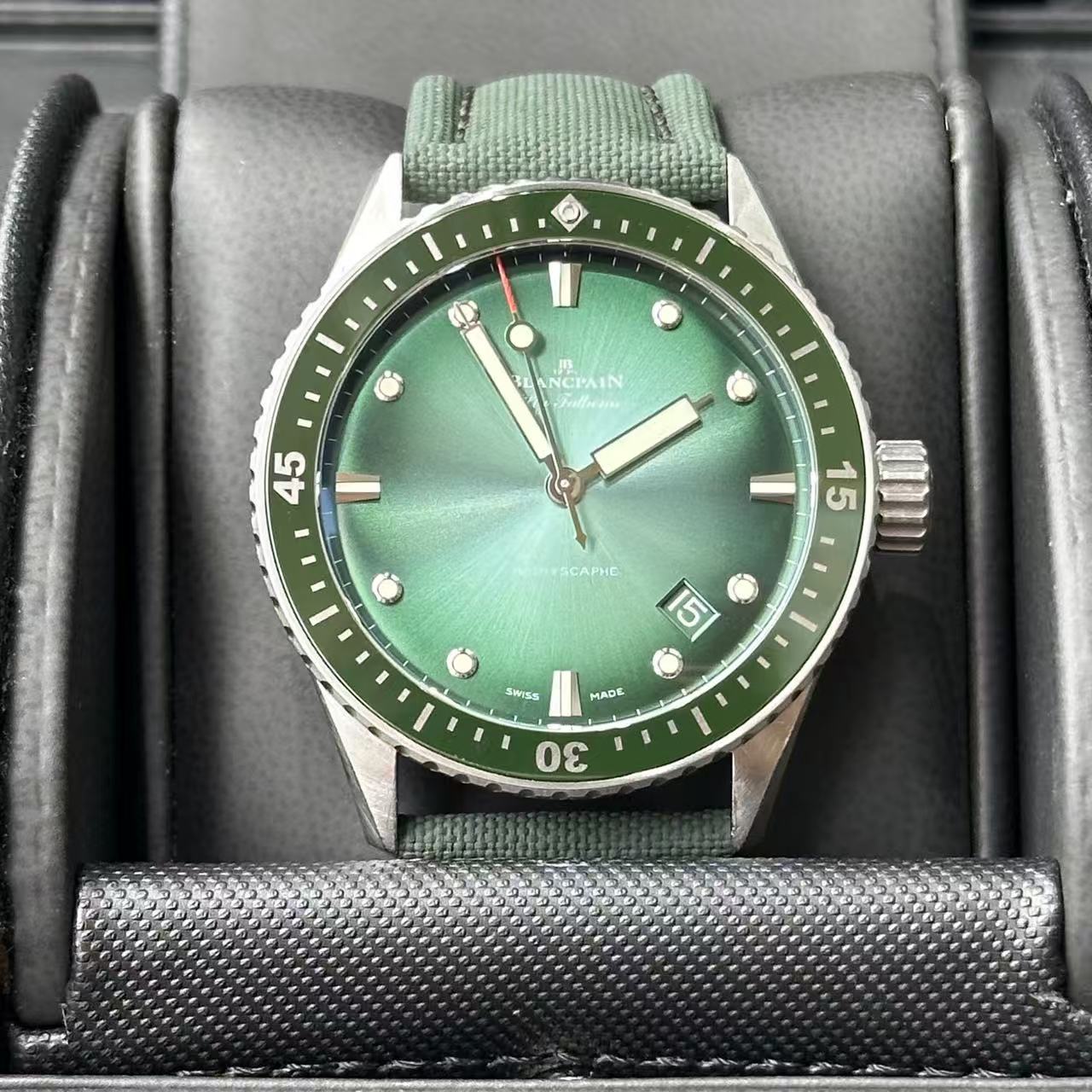 Blancpain 5000 1153 H52A detail 5