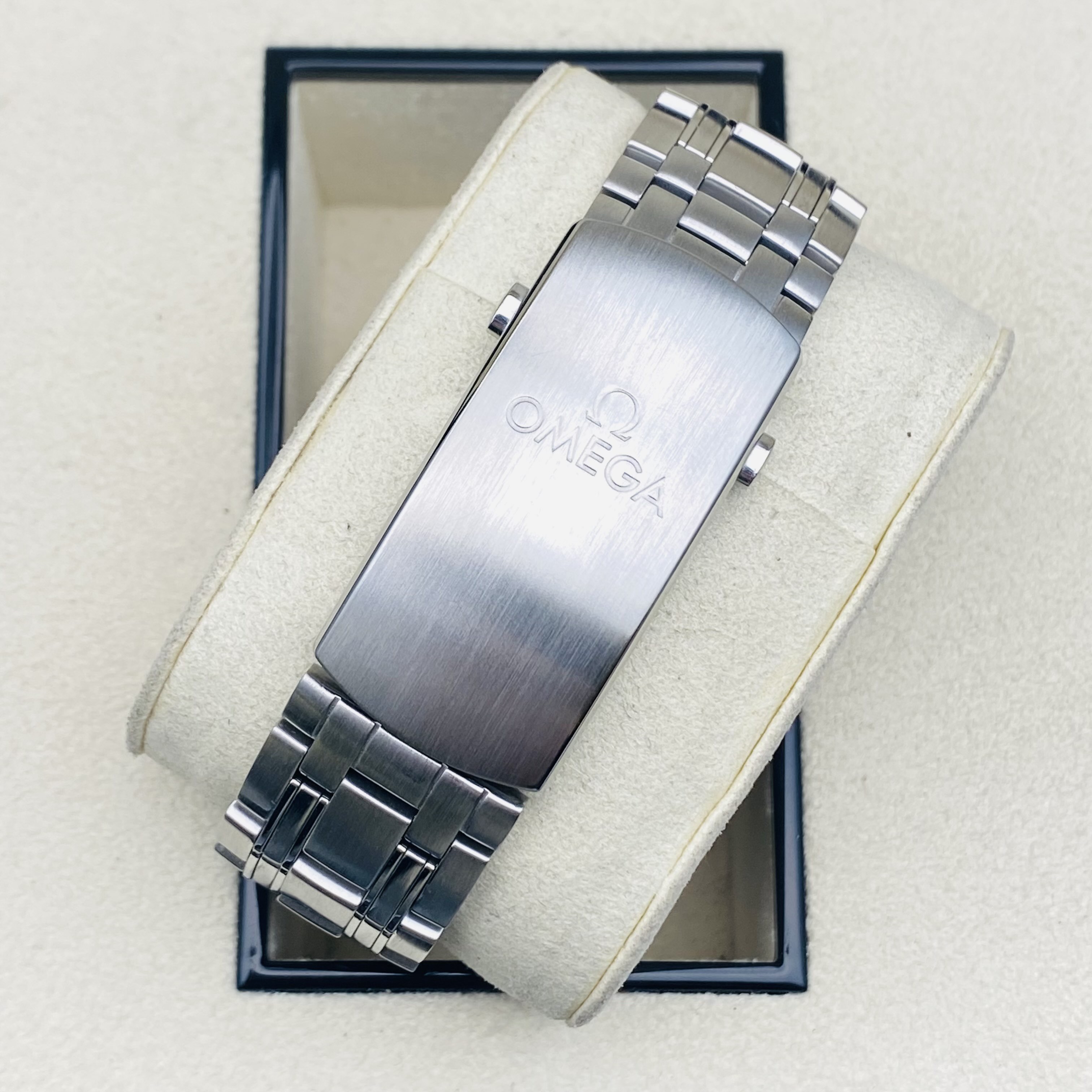 Omega 210.30.42.20.03.001 detail 3