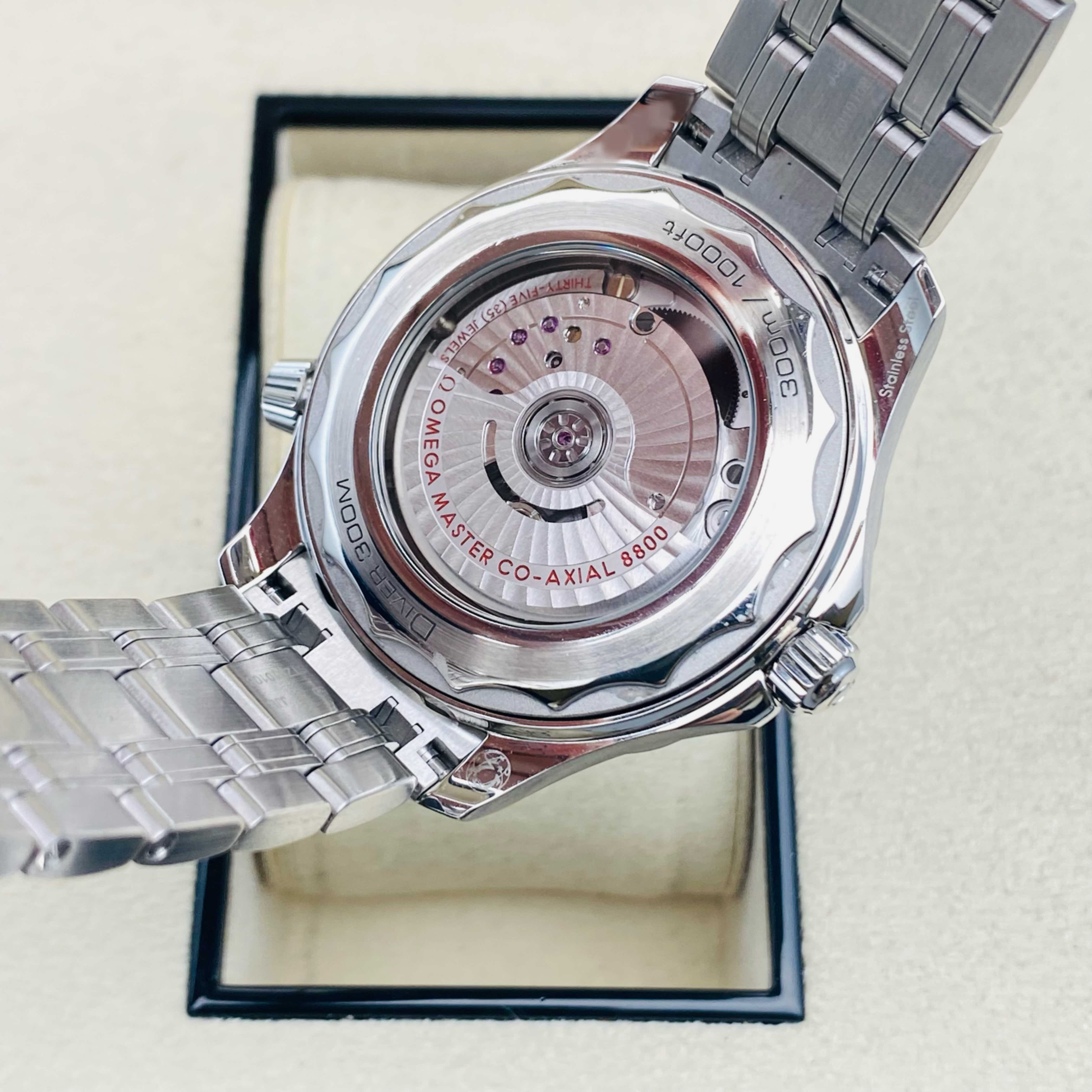 Omega 210.30.42.20.03.001 detail 4