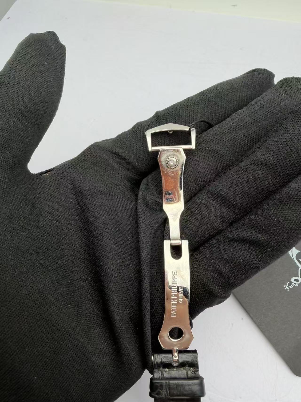 Patek Philippe 5146P-001 detail 5