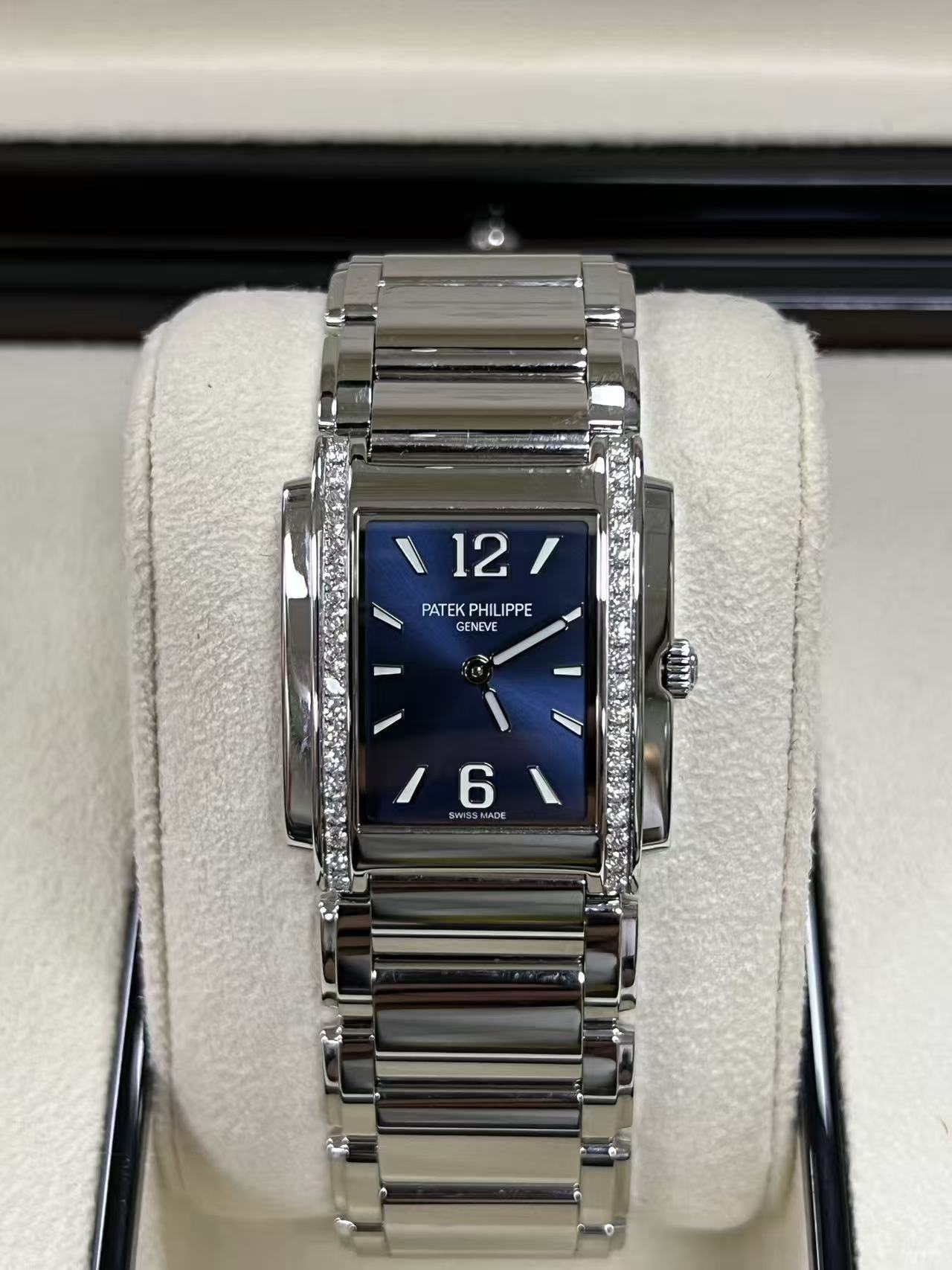 Patek Philippe 4910 / 1200A-001