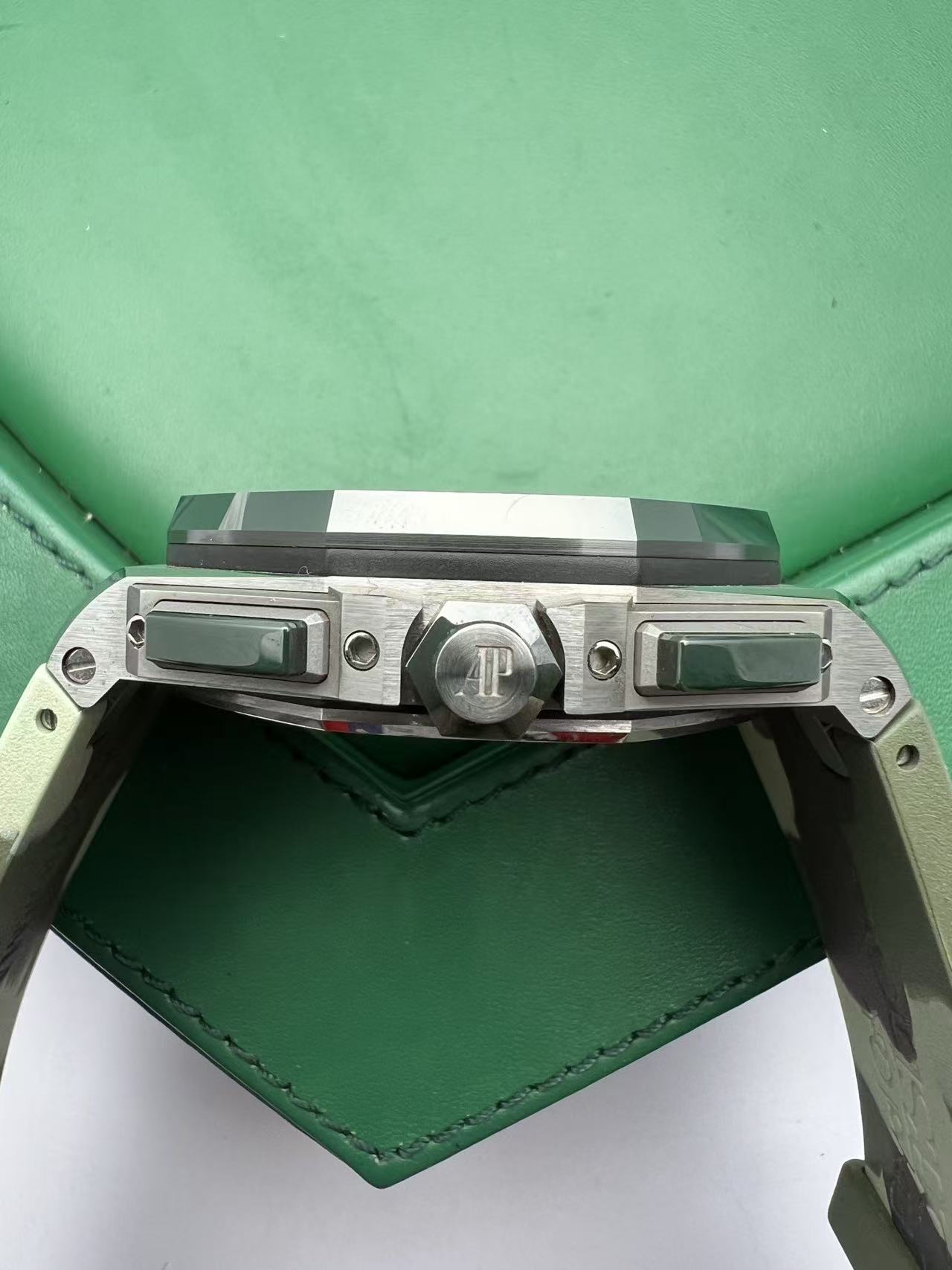Audemars Piguet 26400SO.OO.A055CA.01 detail 2