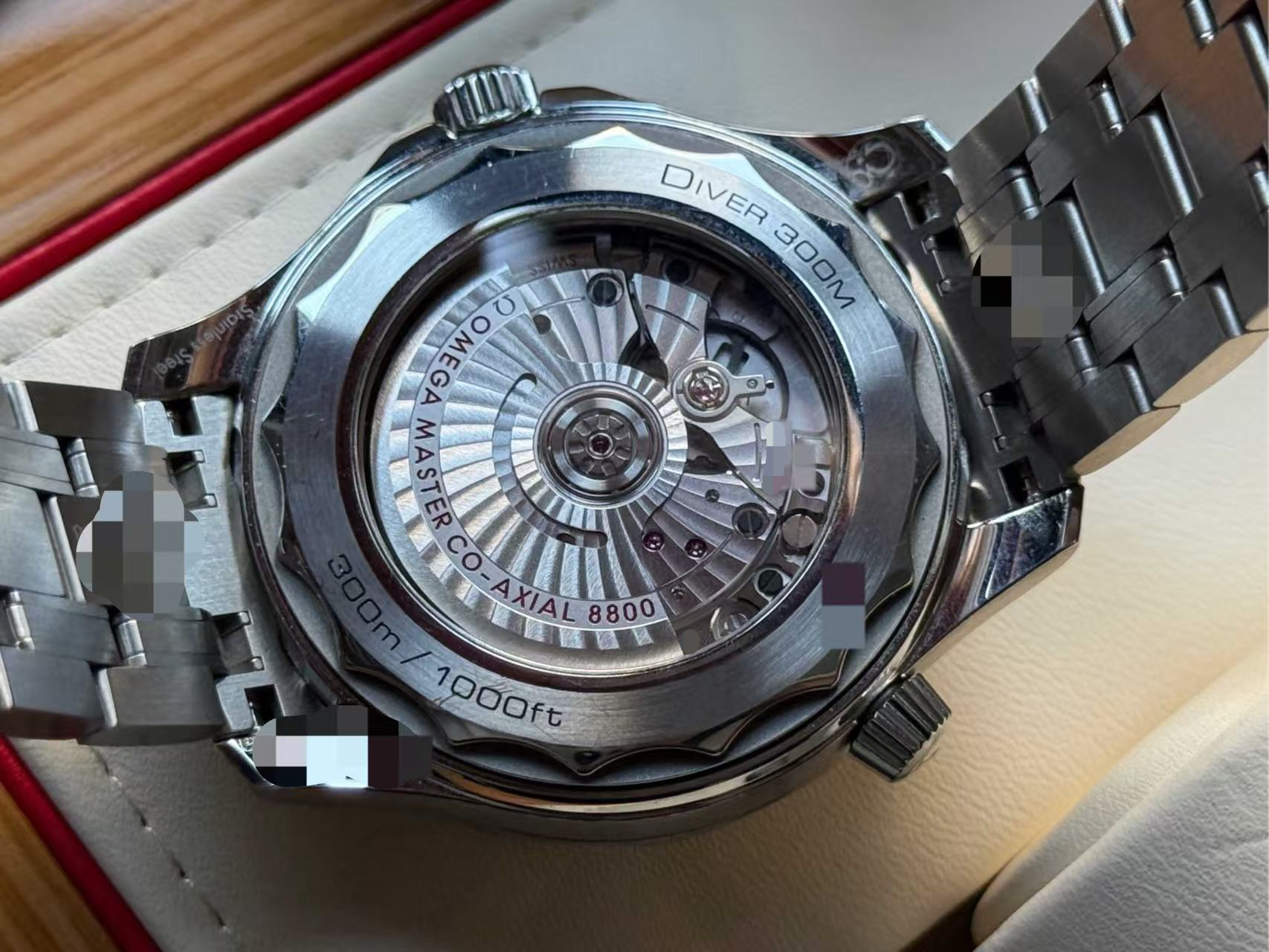 Omega 210.30.42.20.04.001 detail 5