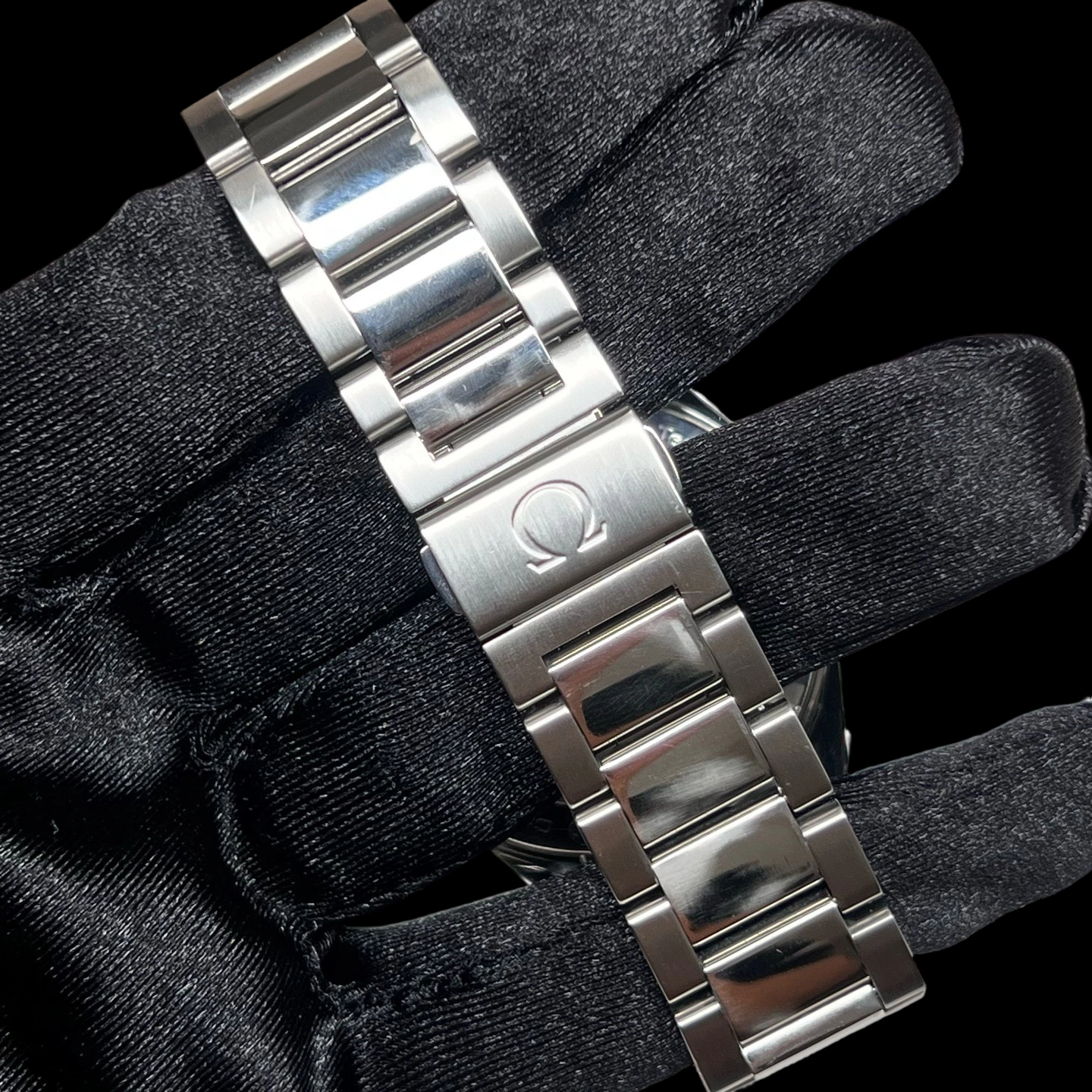 Omega 231.10.42.21.02.002 detail 3