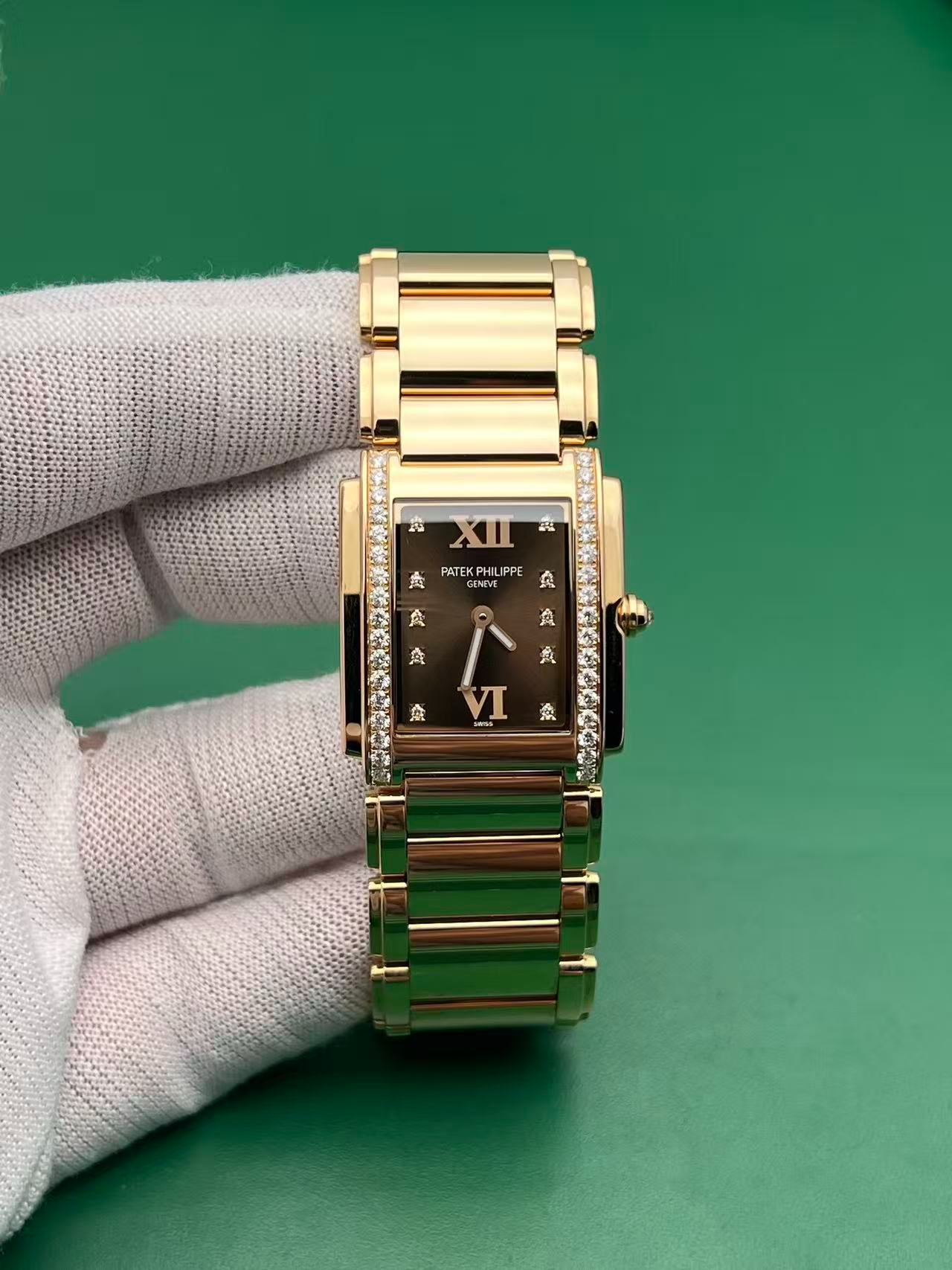 Patek Philippe 4910 / 11R-010