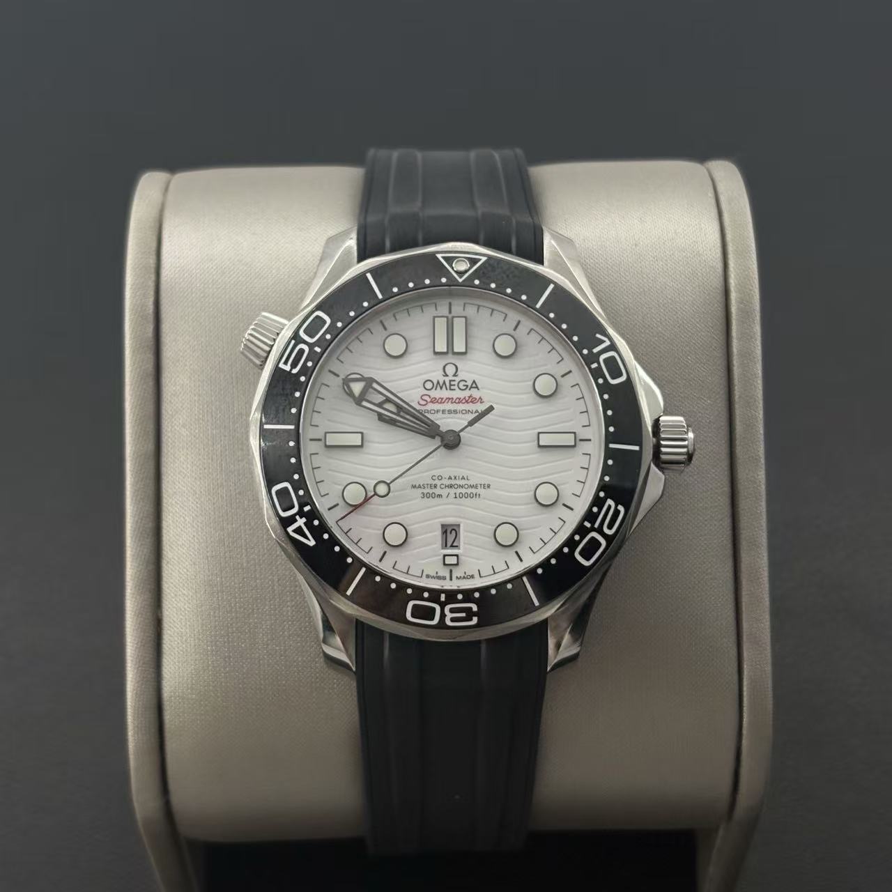 Omega 210.32.42.20.04.001