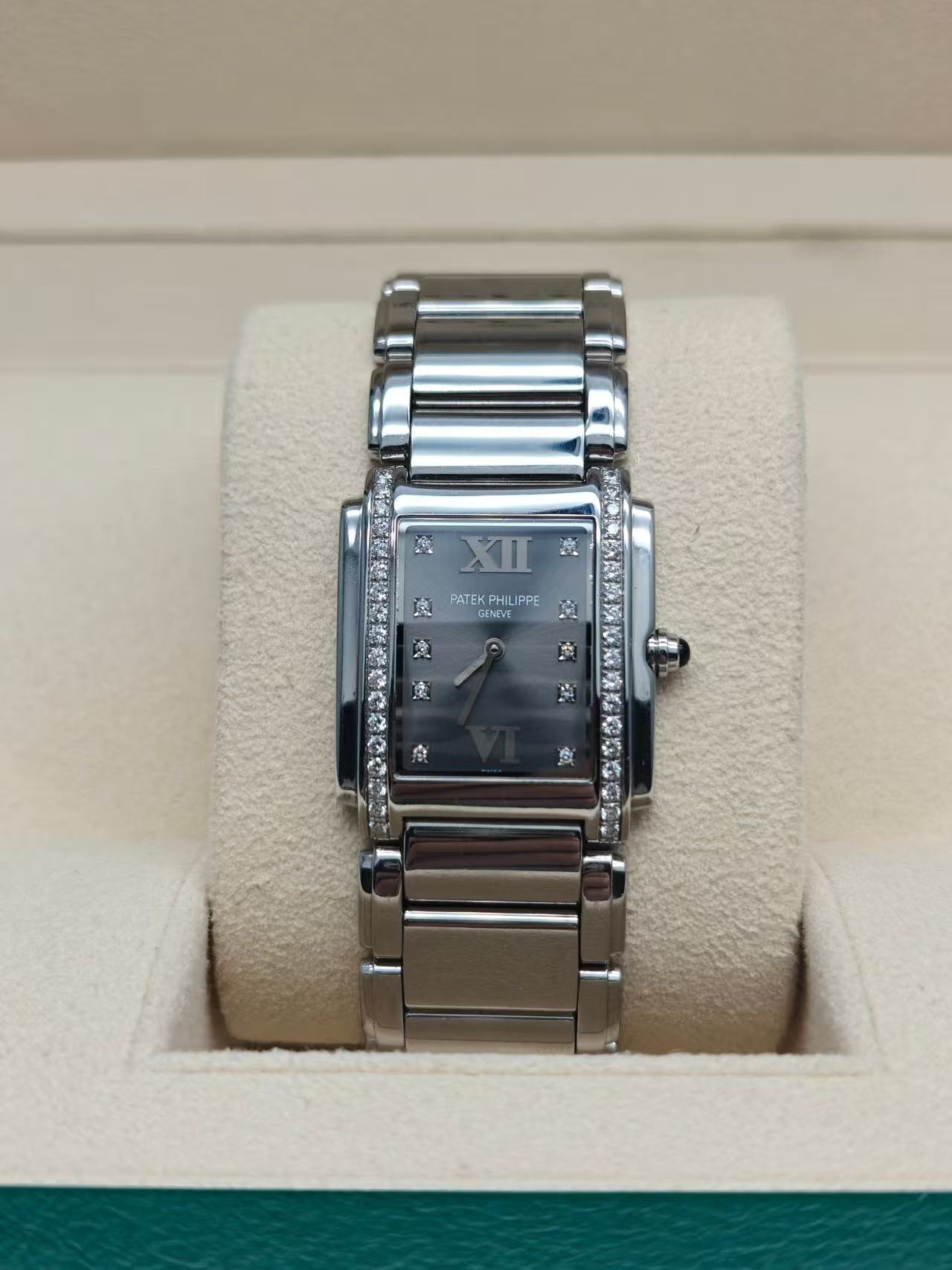 Patek Philippe 4910 / 10a-010