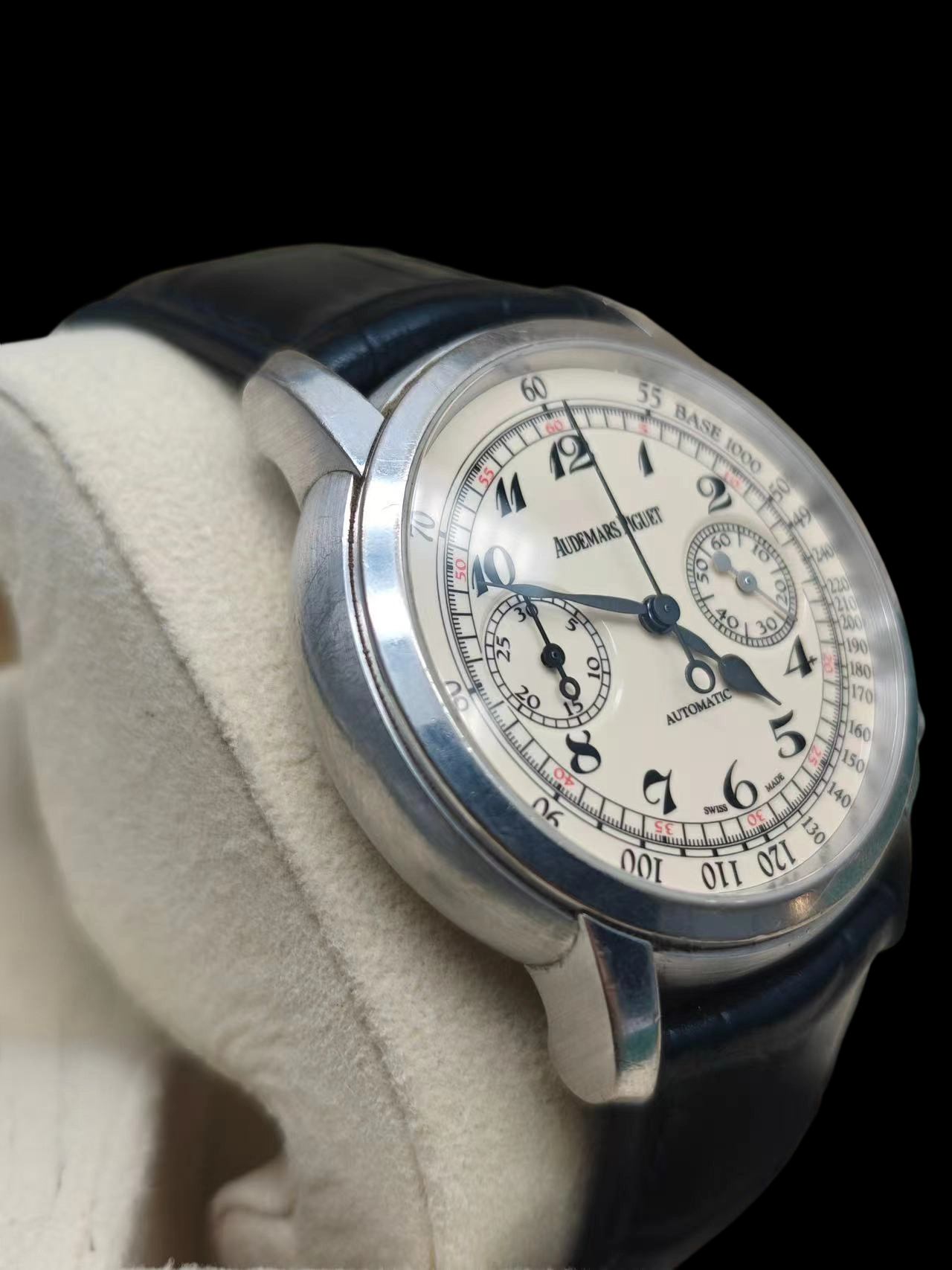 Audemars Piguet 26100BC.OO.D002CR.01 detail 2